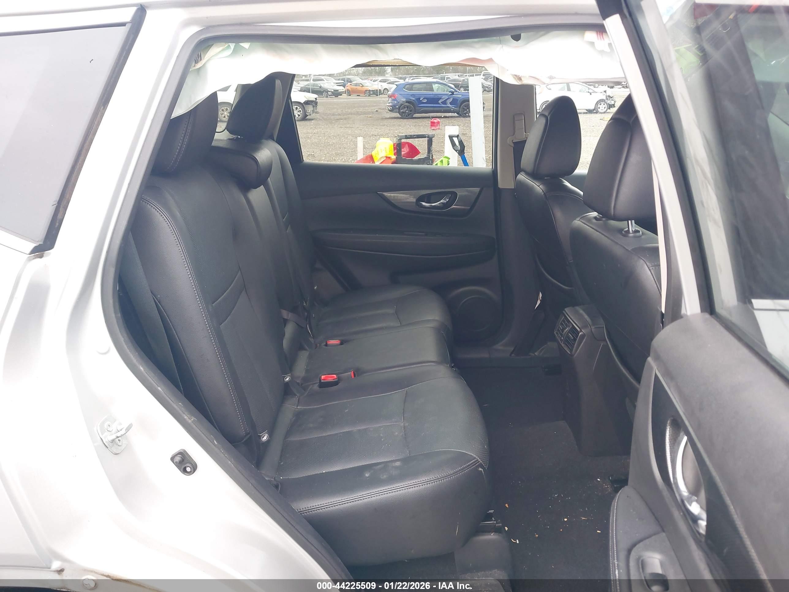 NISSAN ROGUE image 8