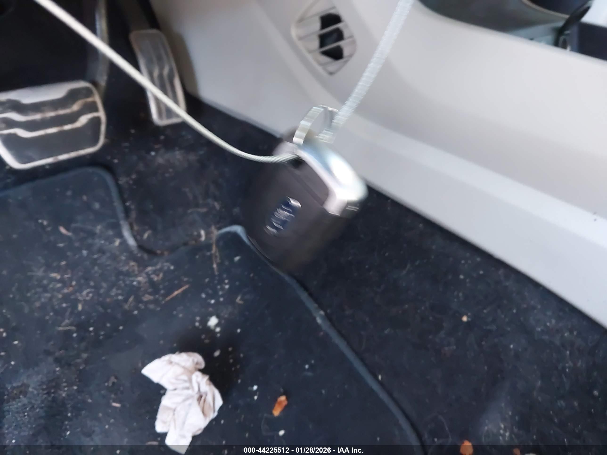 FORD FUSION image 11