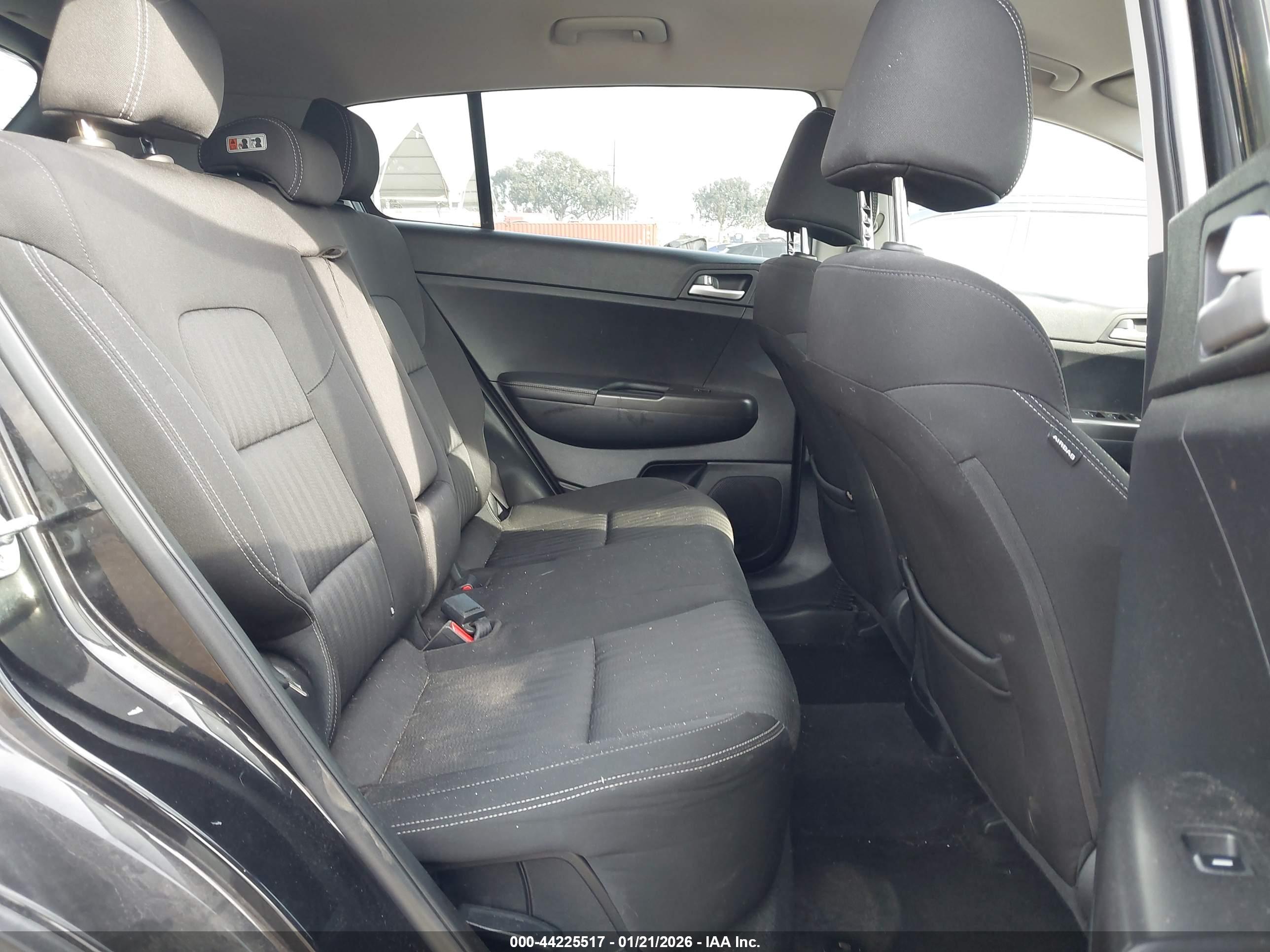 KIA SPORTAGE image 8