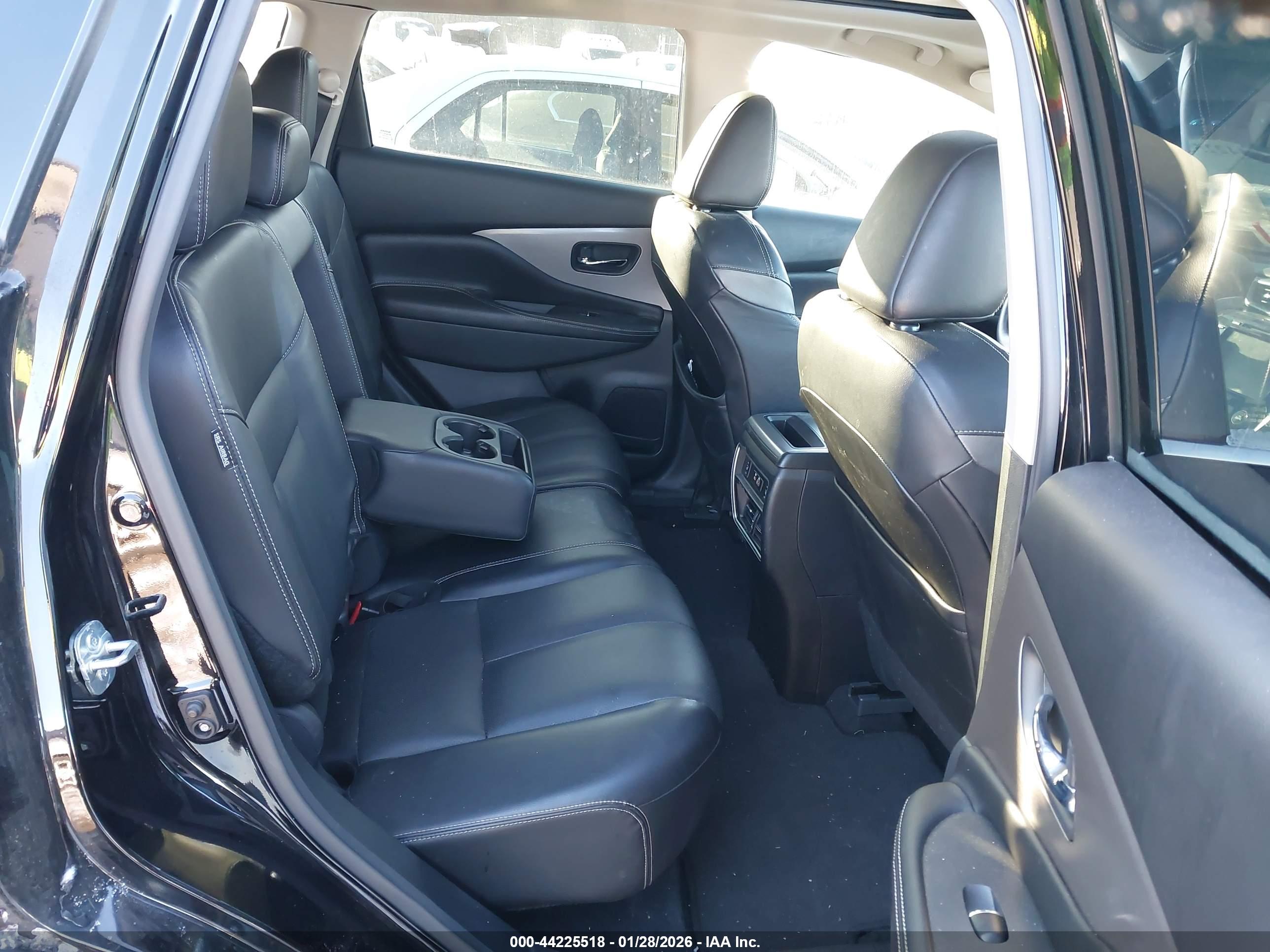 NISSAN MURANO image 8