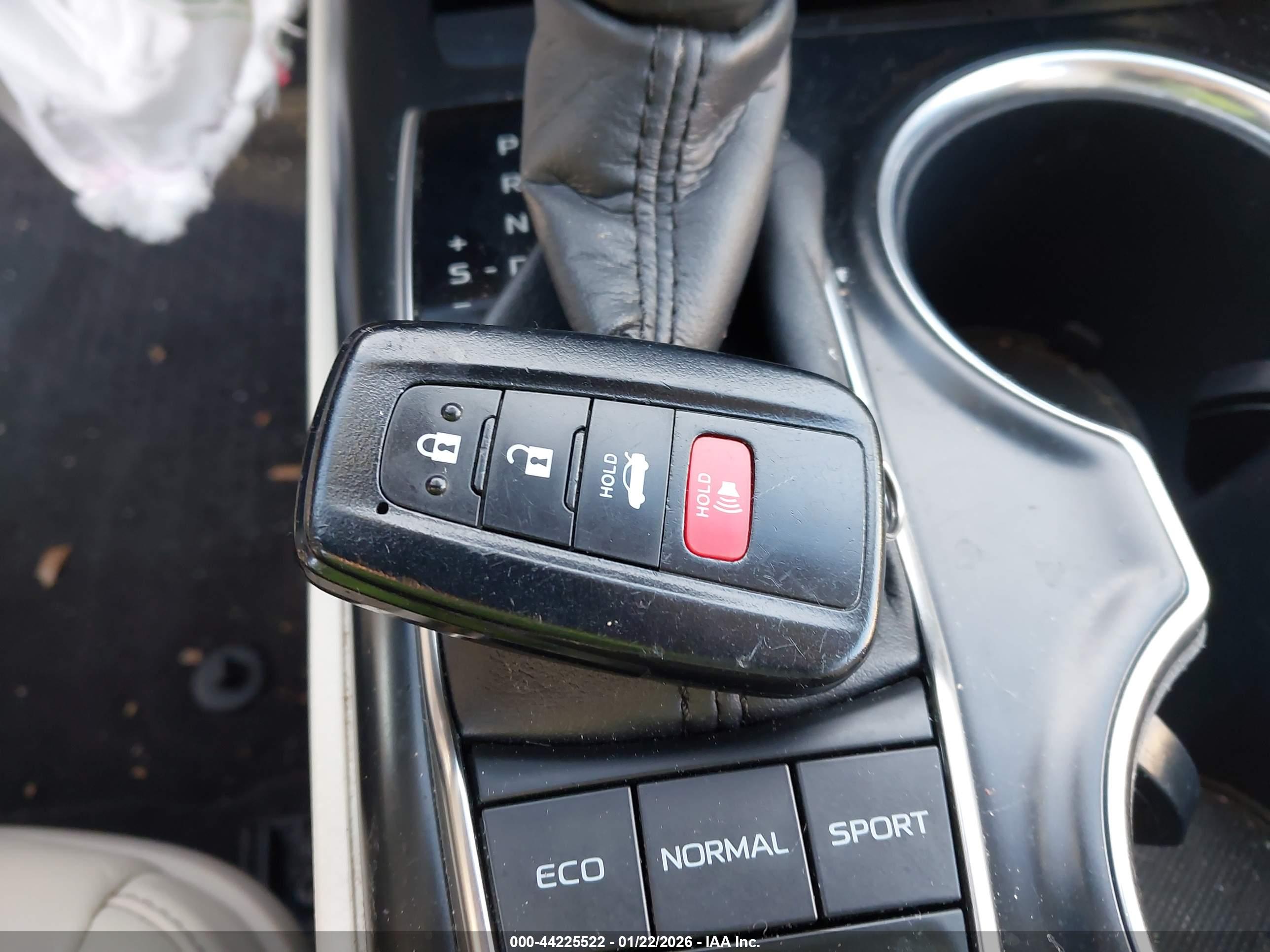 TOYOTA CAMRY image 11