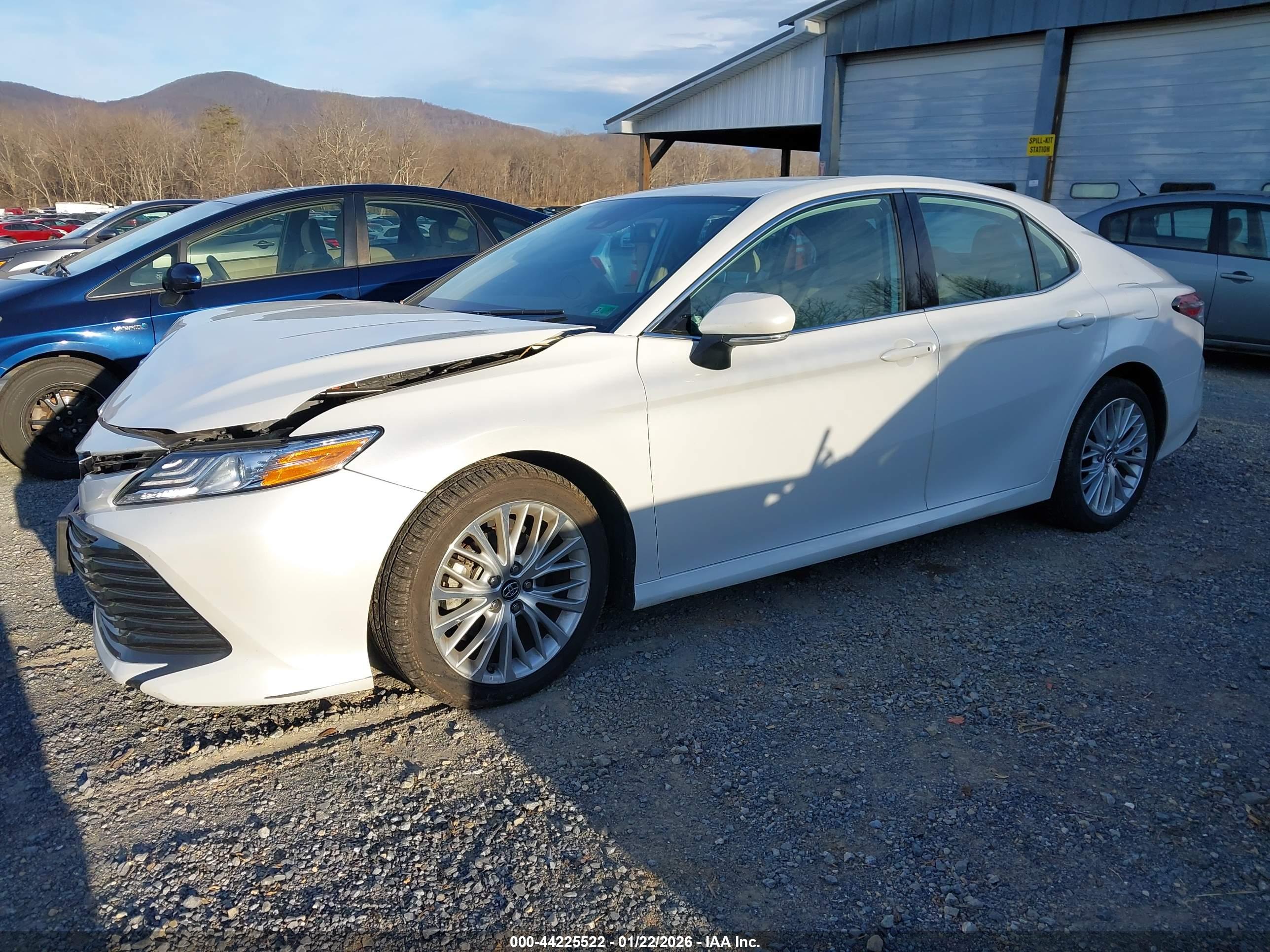 TOYOTA CAMRY image 2