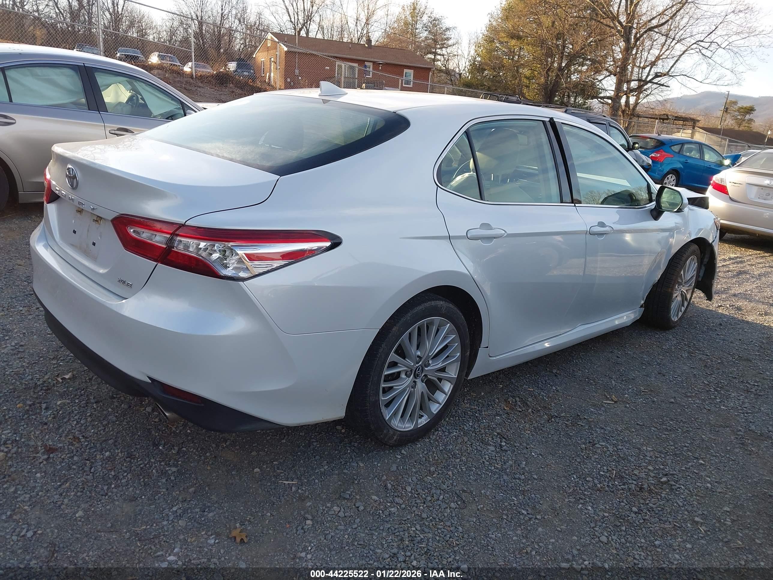 TOYOTA CAMRY image 4