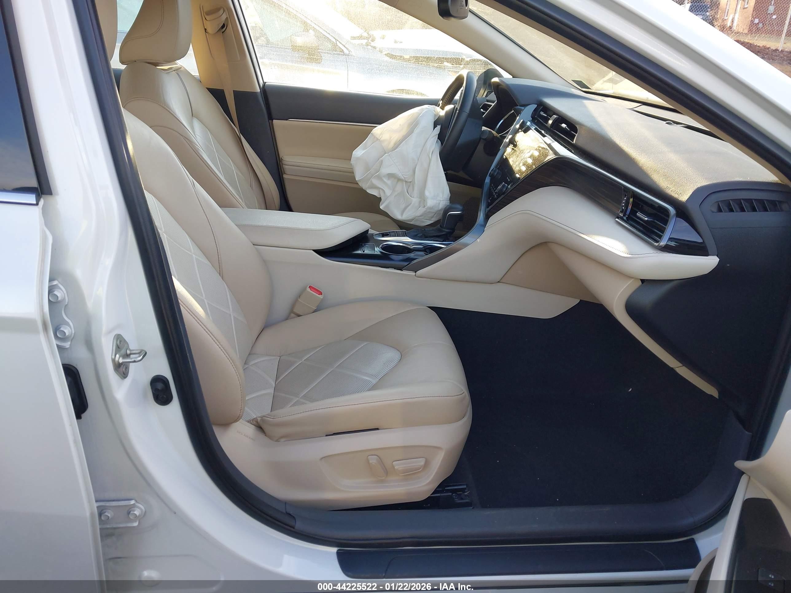 TOYOTA CAMRY image 5