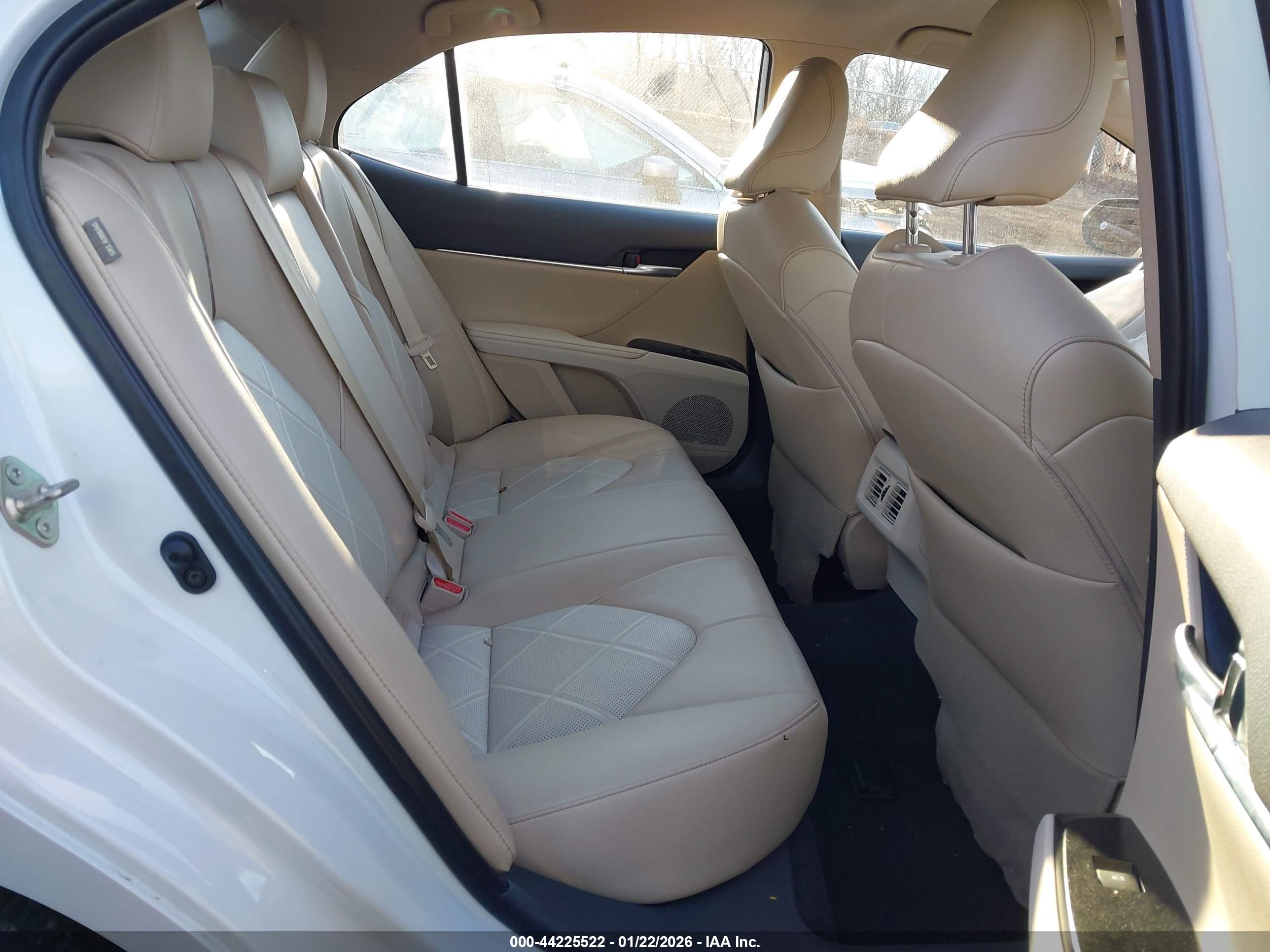 TOYOTA CAMRY image 8