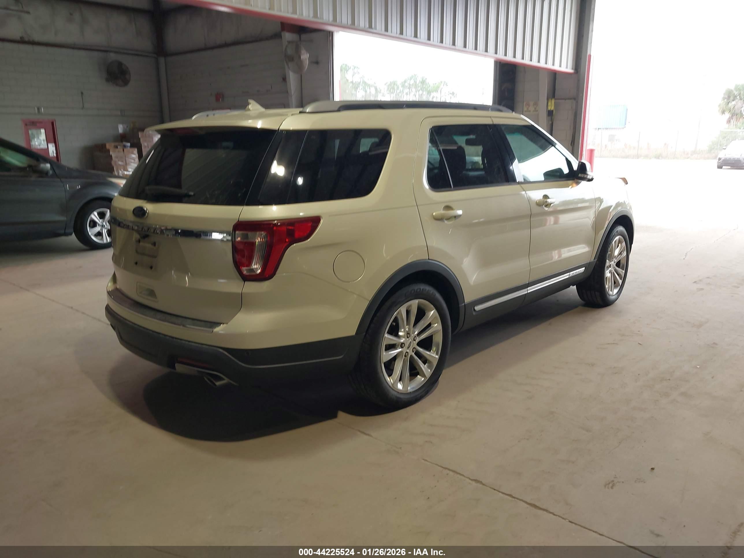 FORD EXPLORER image 4