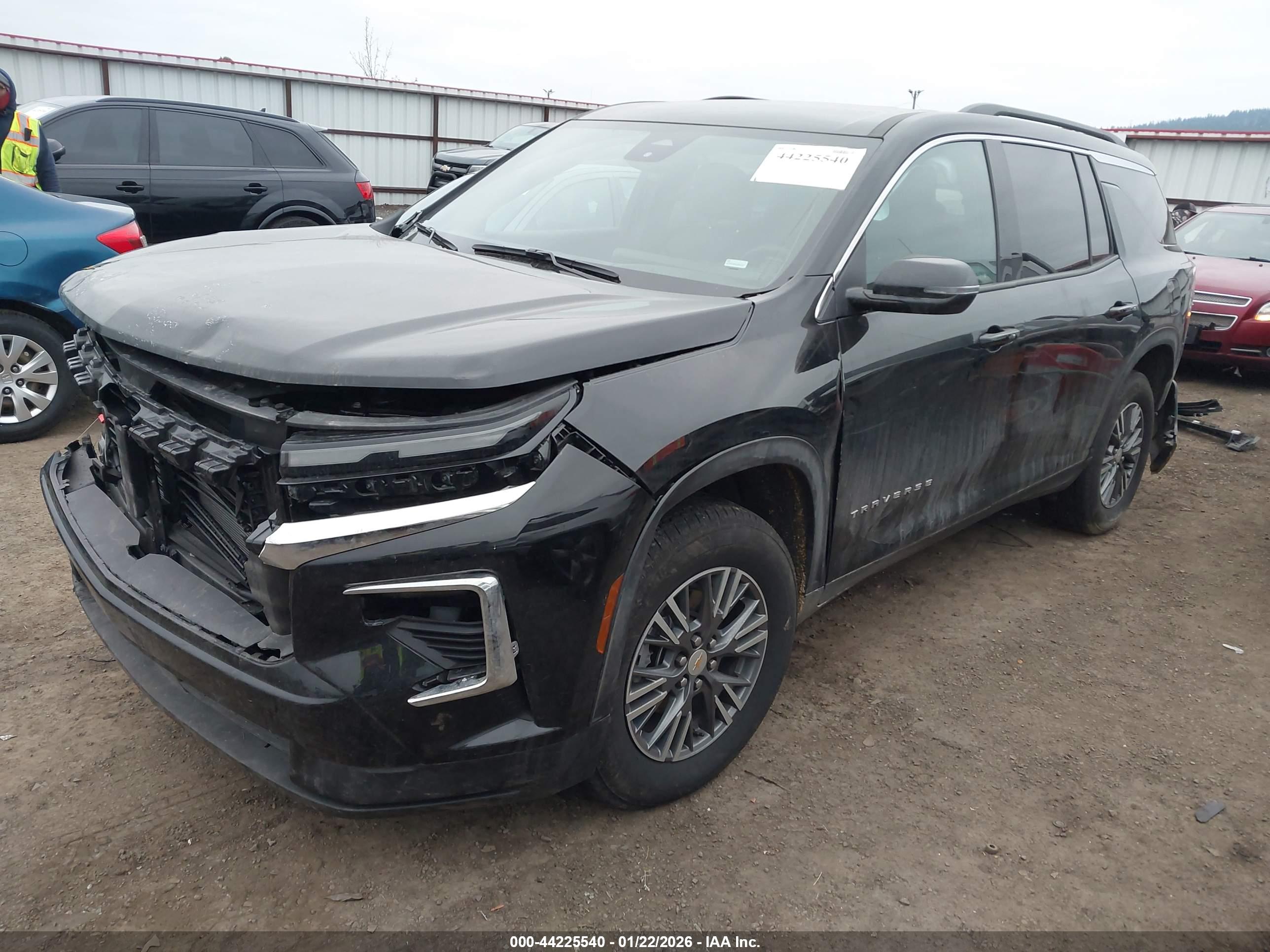 CHEVROLET TRAVERSE image 2