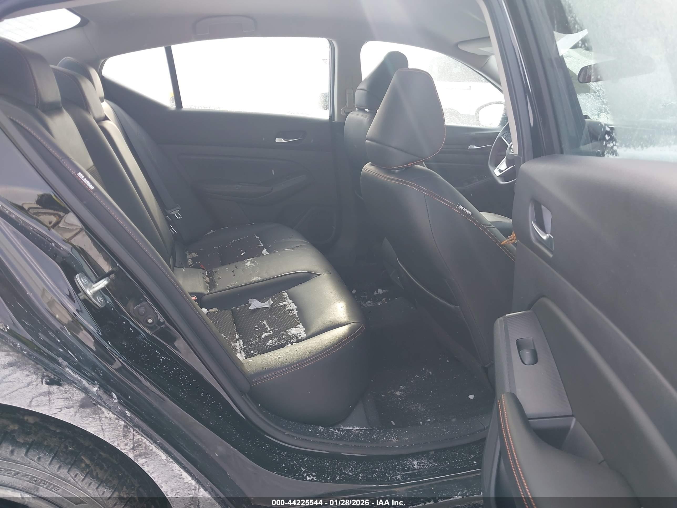 NISSAN ALTIMA image 8