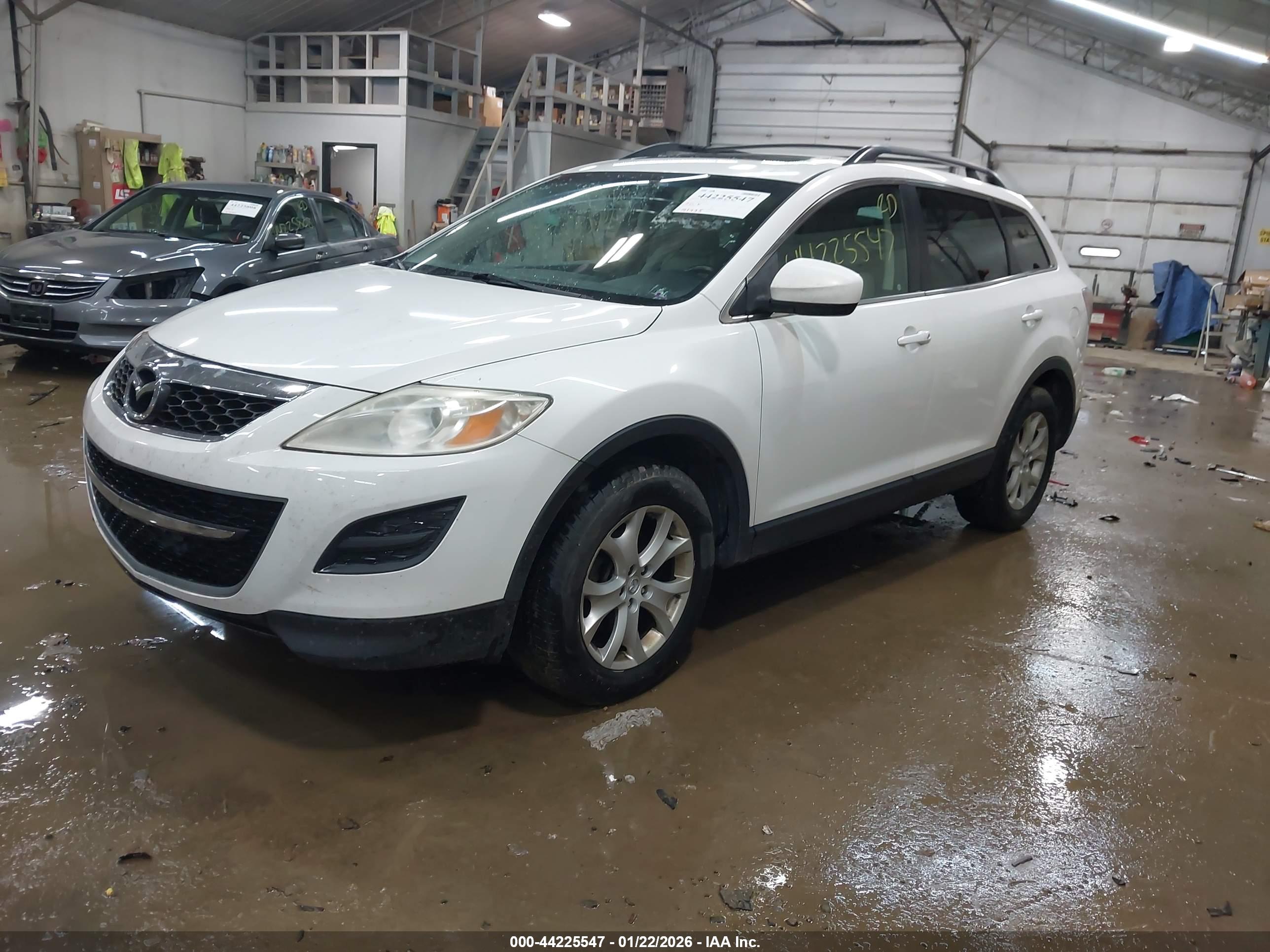 MAZDA CX-9 image 2