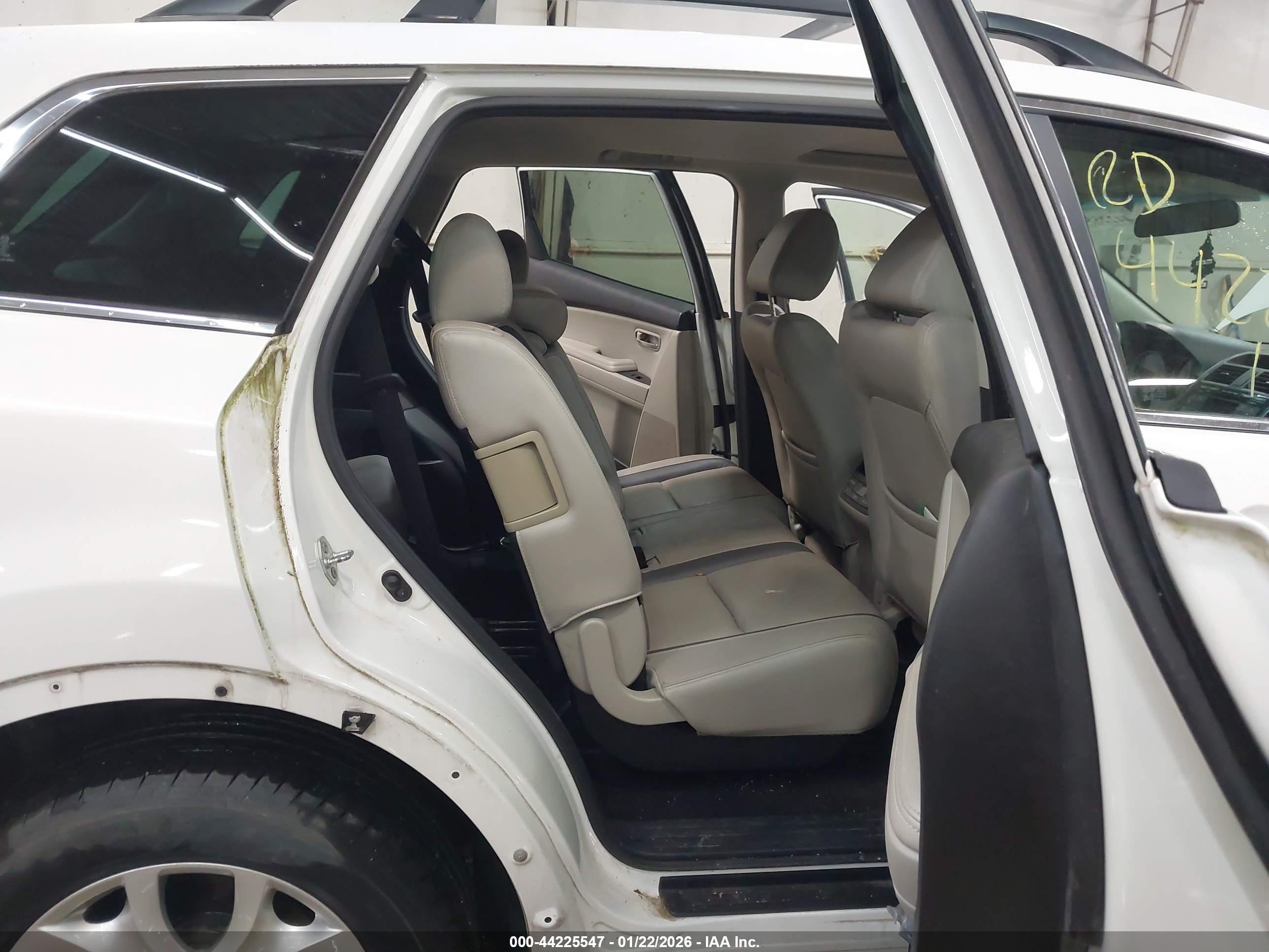 MAZDA CX-9 image 8