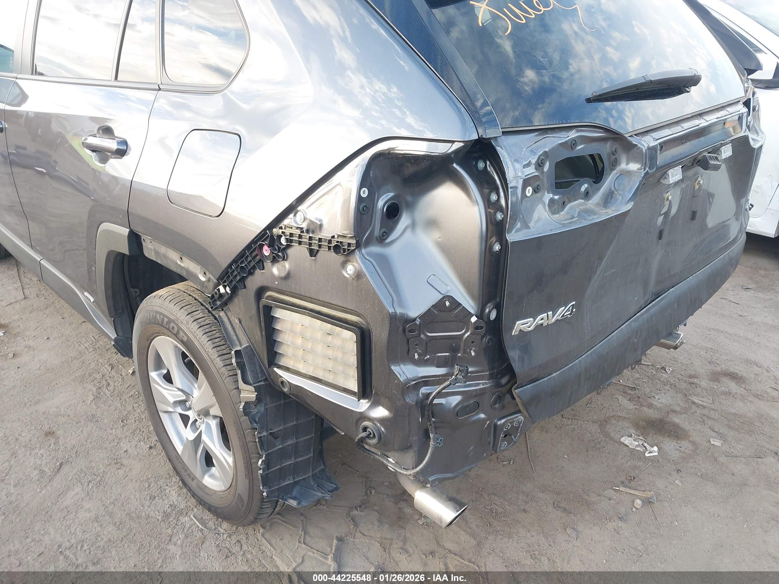 TOYOTA RAV4 image 6