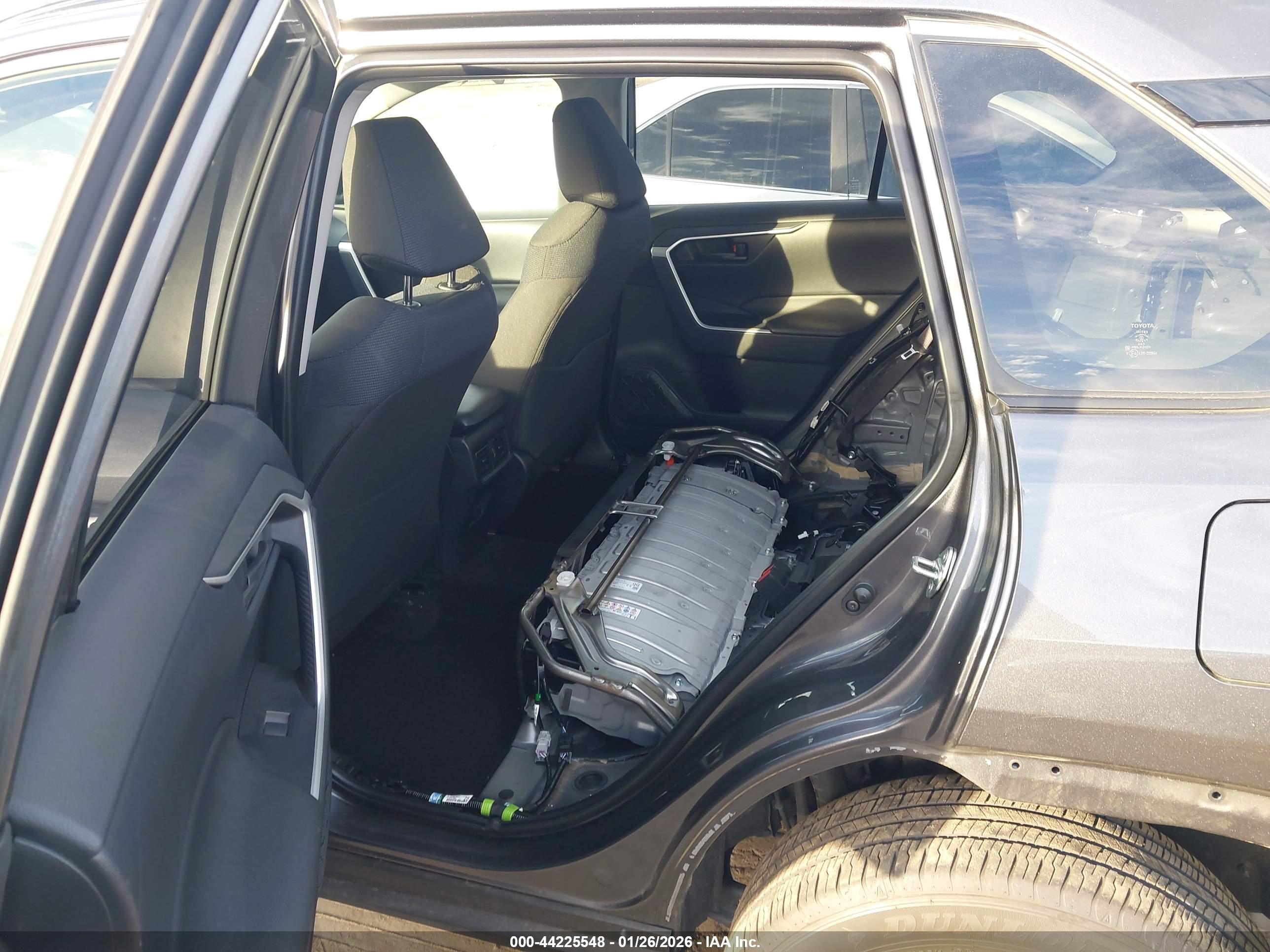 TOYOTA RAV4 image 8