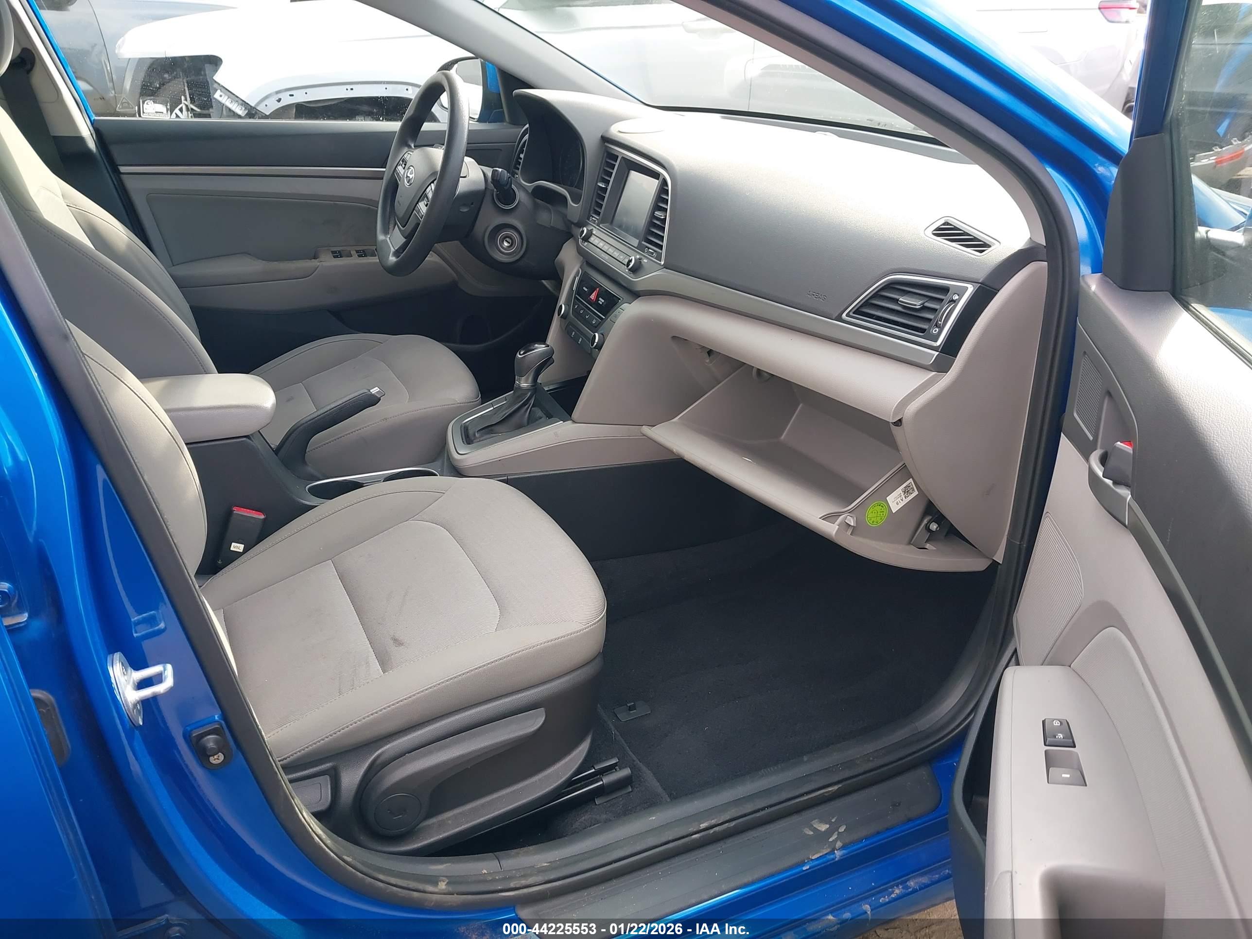 HYUNDAI ELANTRA image 5