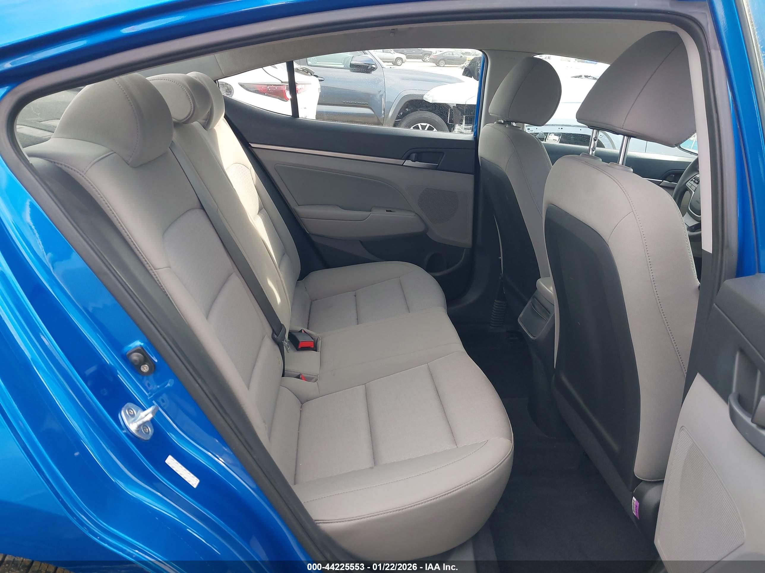 HYUNDAI ELANTRA image 8