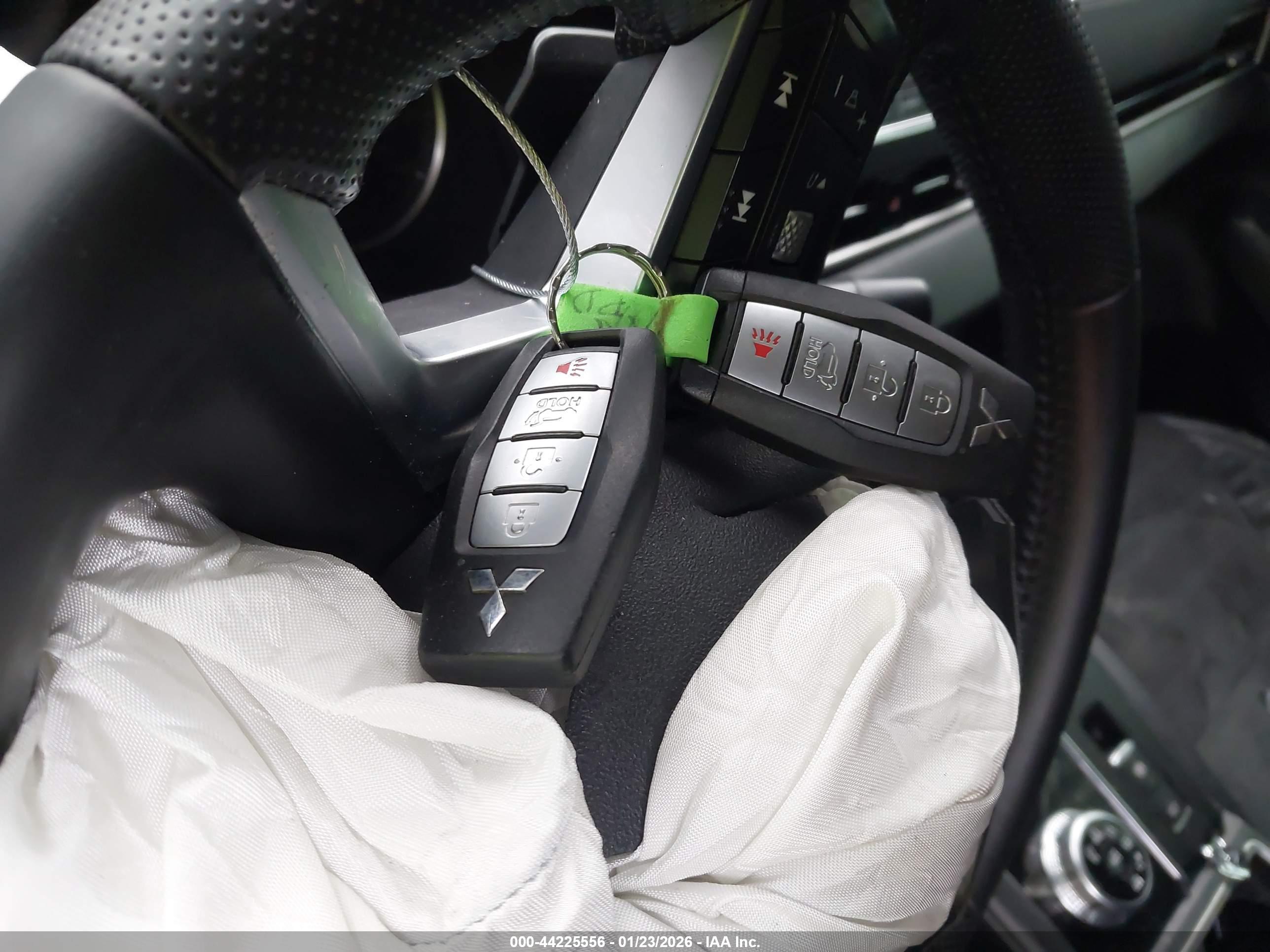 MITSUBISHI OUTLANDER image 11