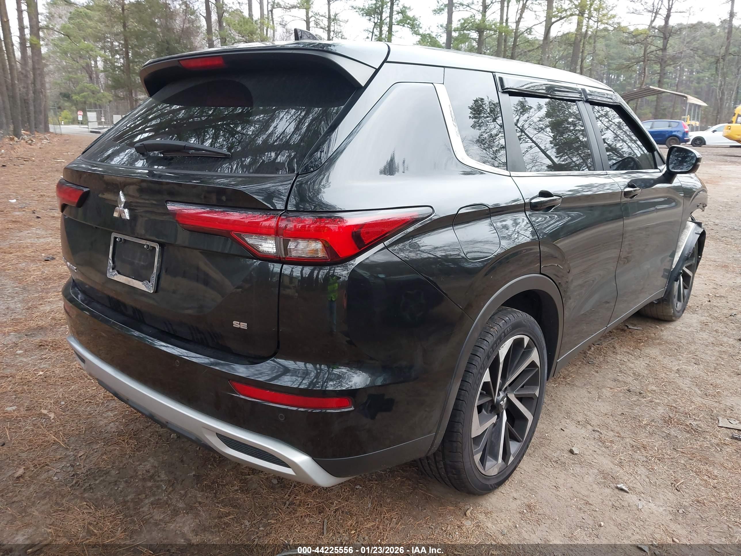 MITSUBISHI OUTLANDER image 4