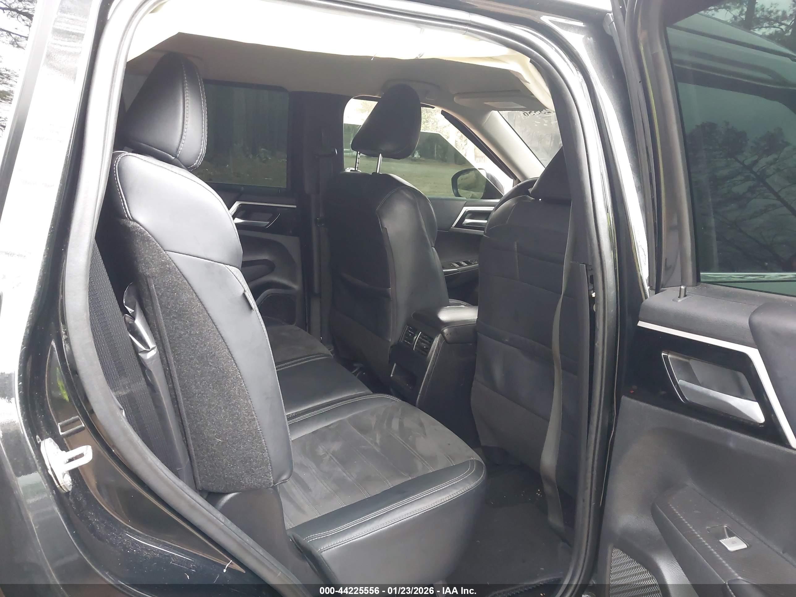 MITSUBISHI OUTLANDER image 8