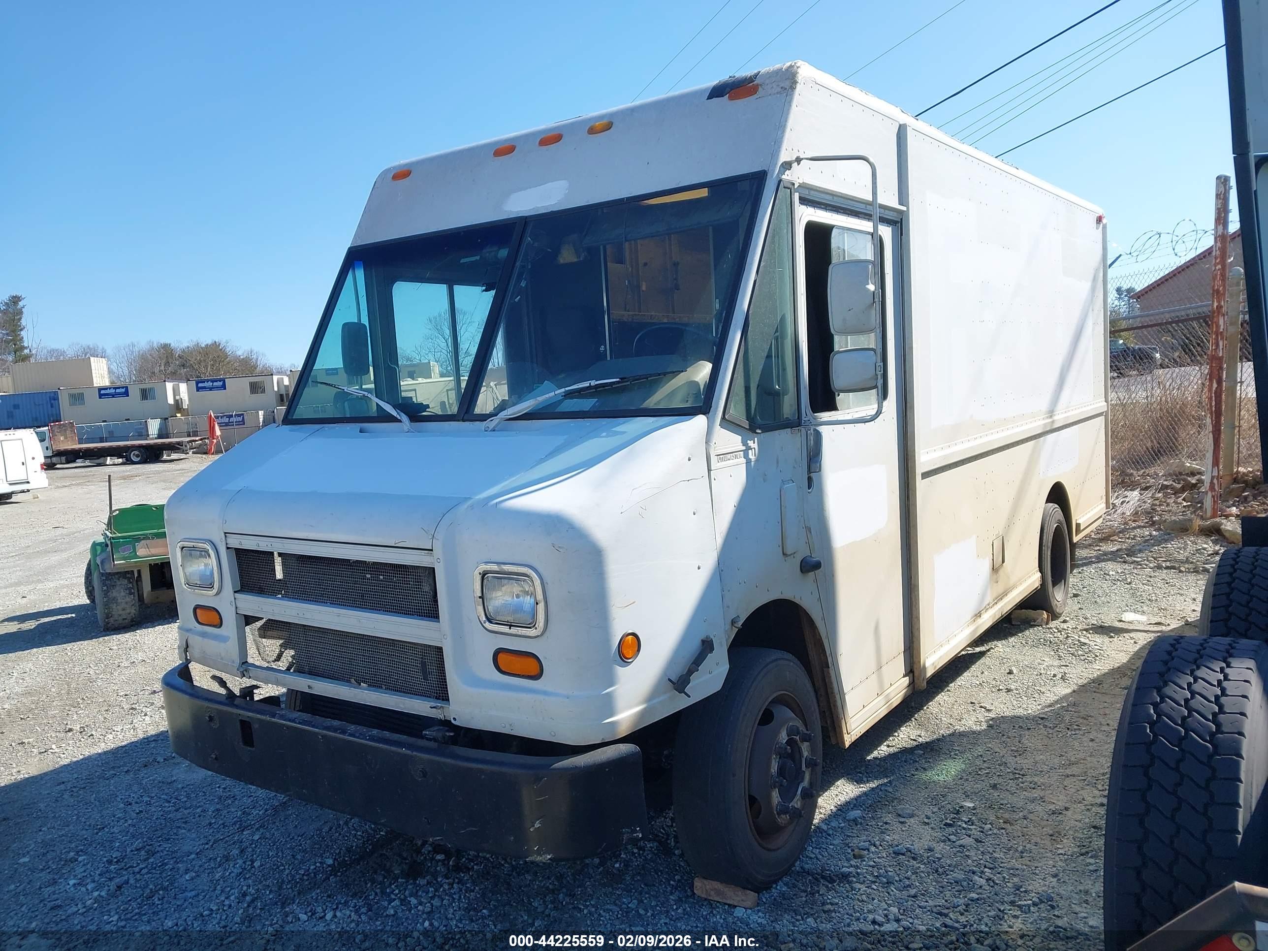 FREIGHTLINER CHASSIS image 2