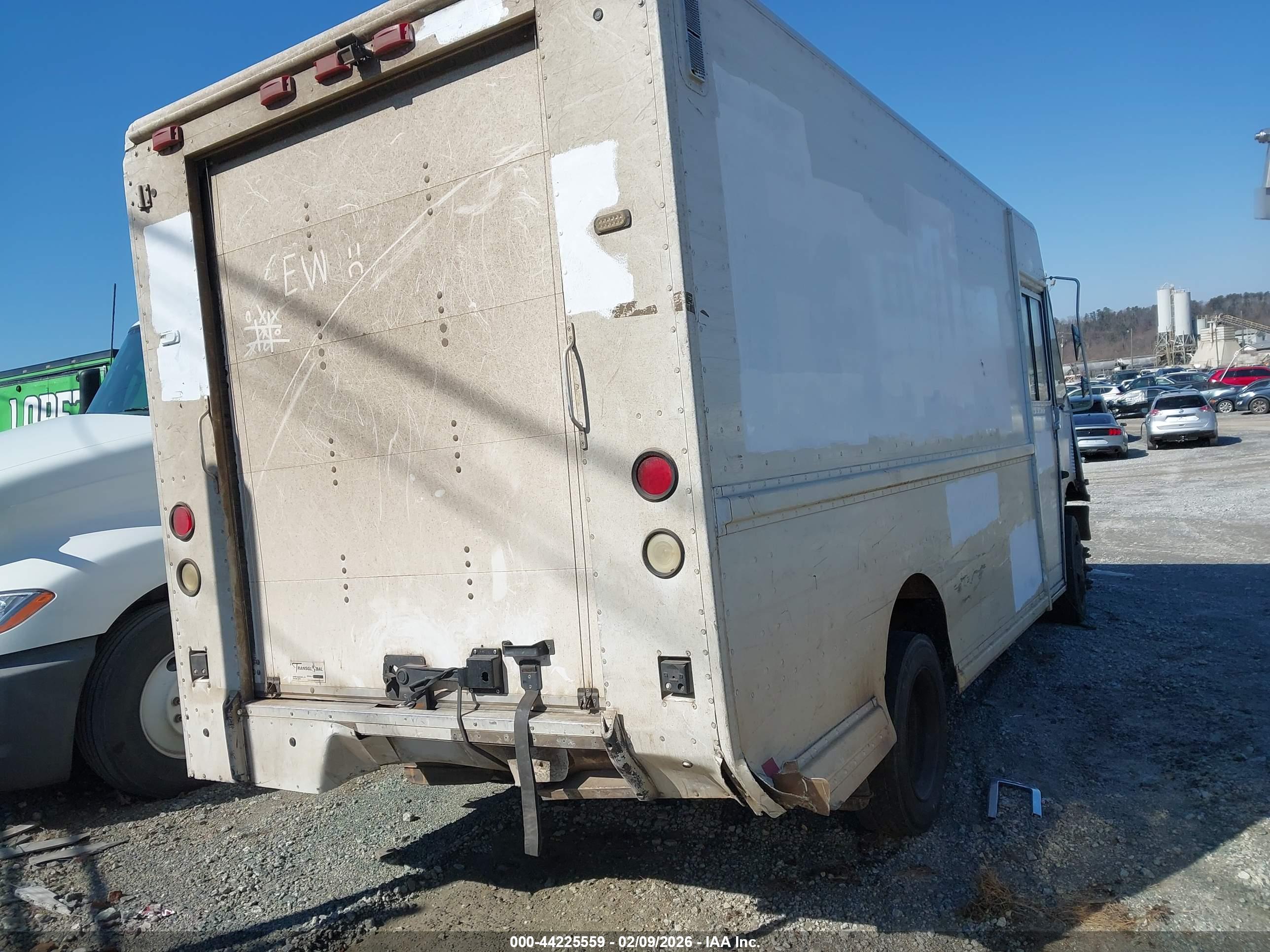 FREIGHTLINER CHASSIS image 4