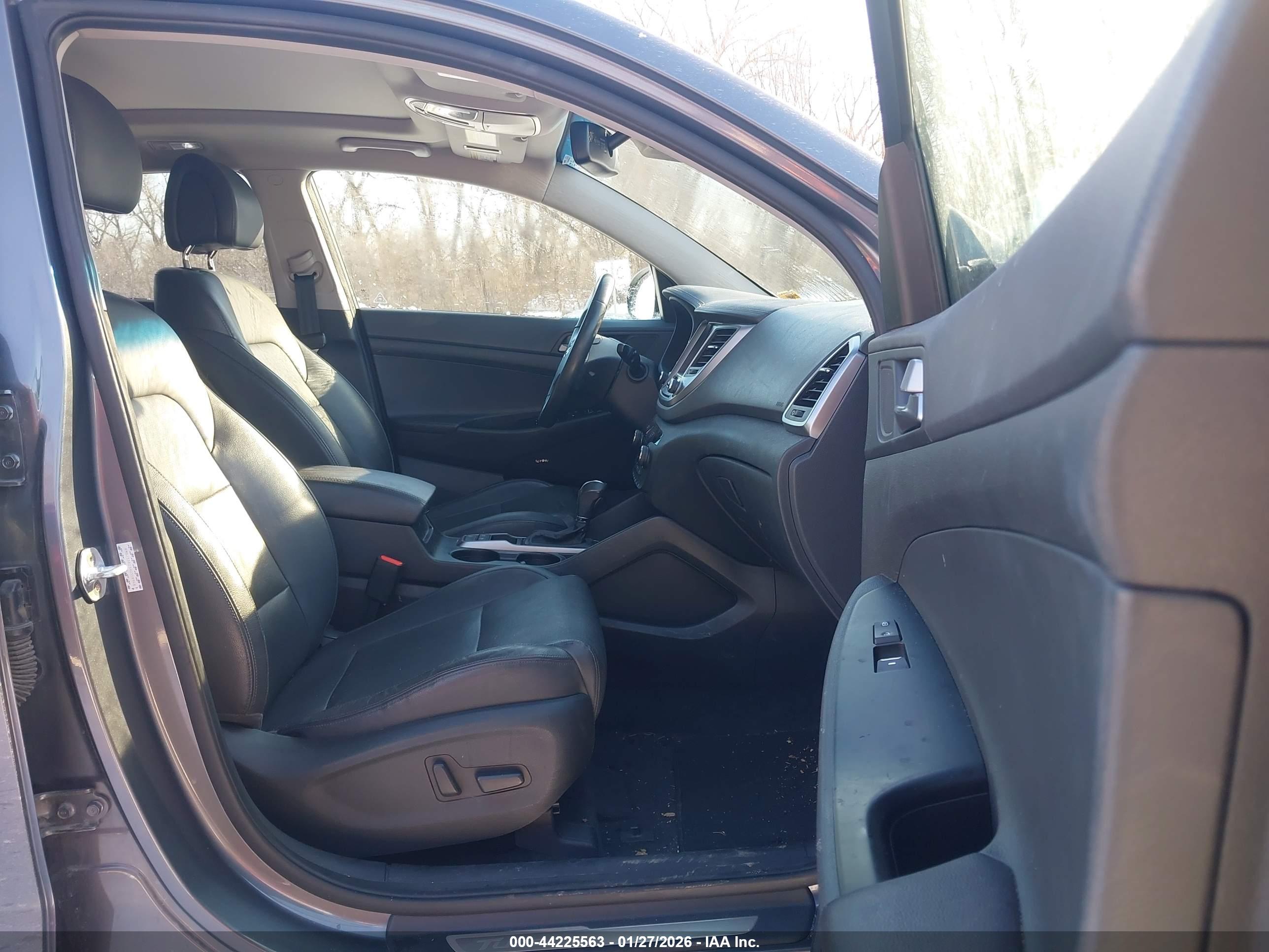 HYUNDAI TUCSON image 5