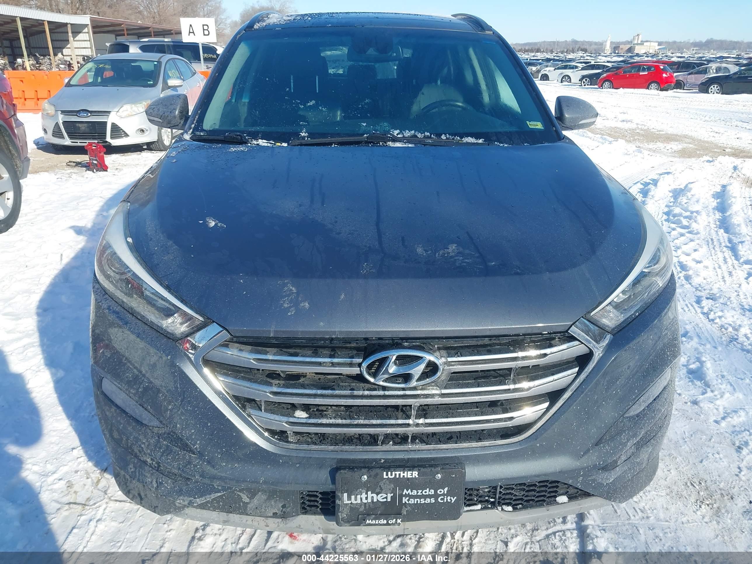HYUNDAI TUCSON image 6