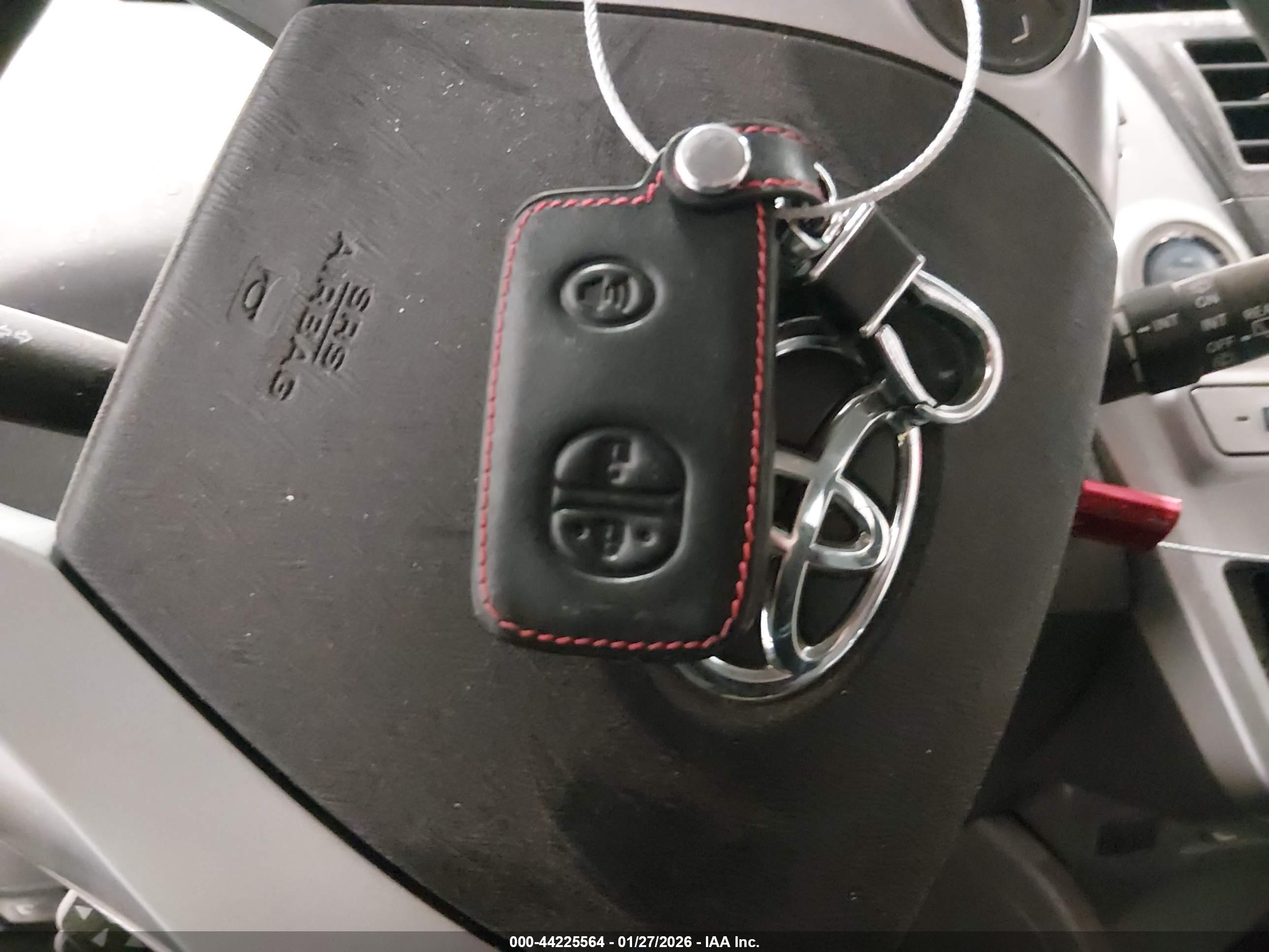 TOYOTA PRIUS image 11