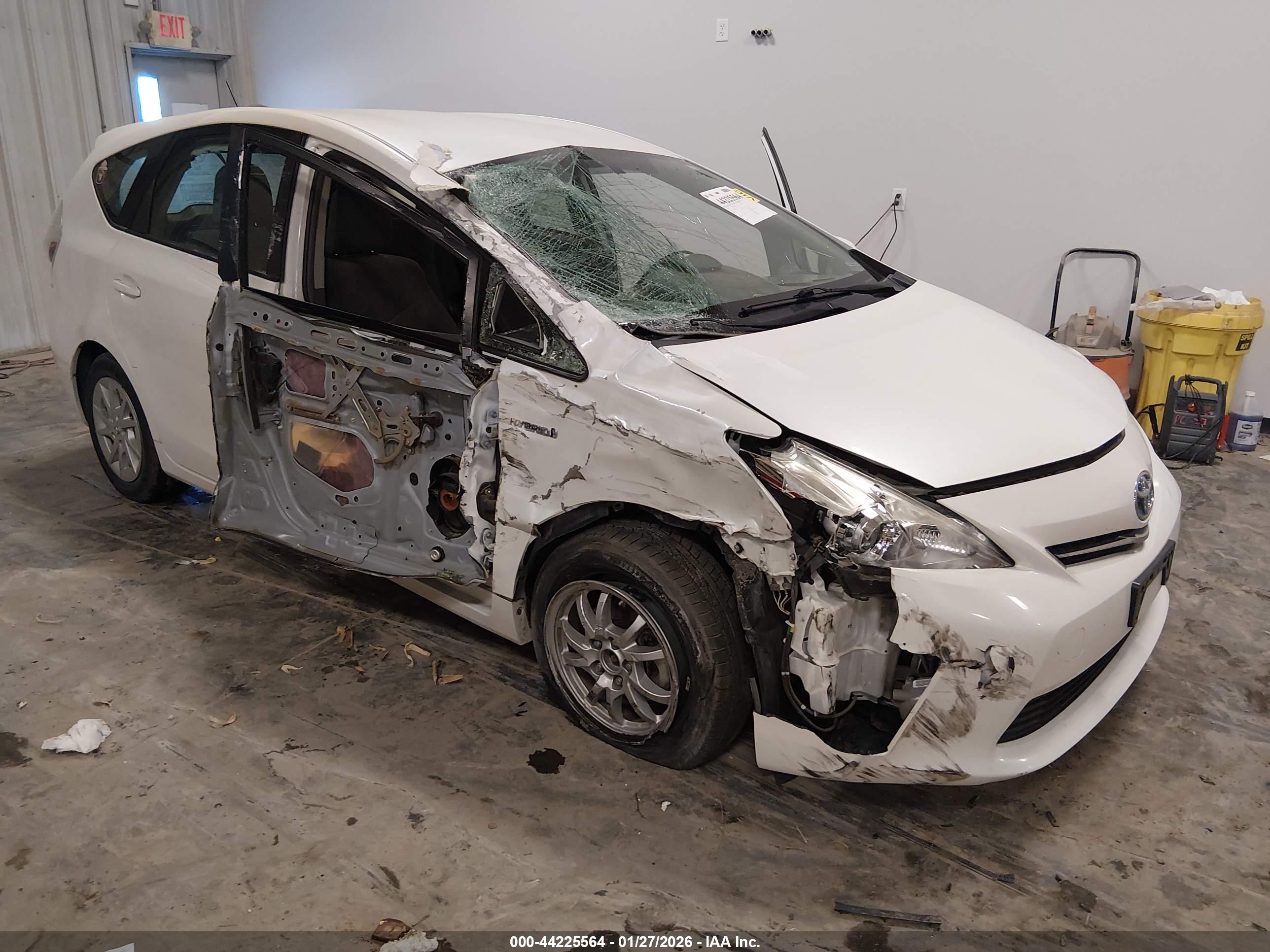 TOYOTA PRIUS image 6