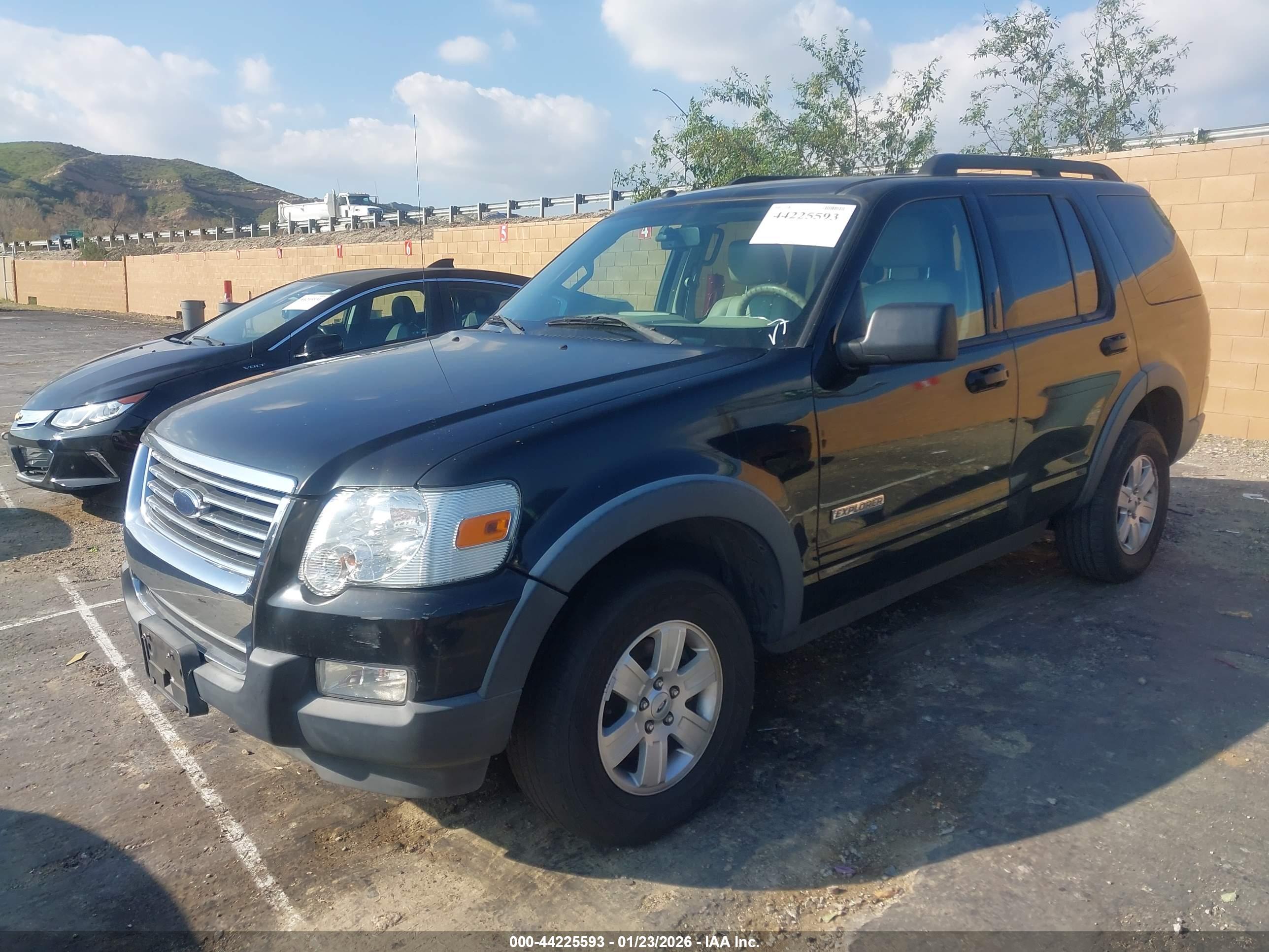 FORD EXPLORER image 2
