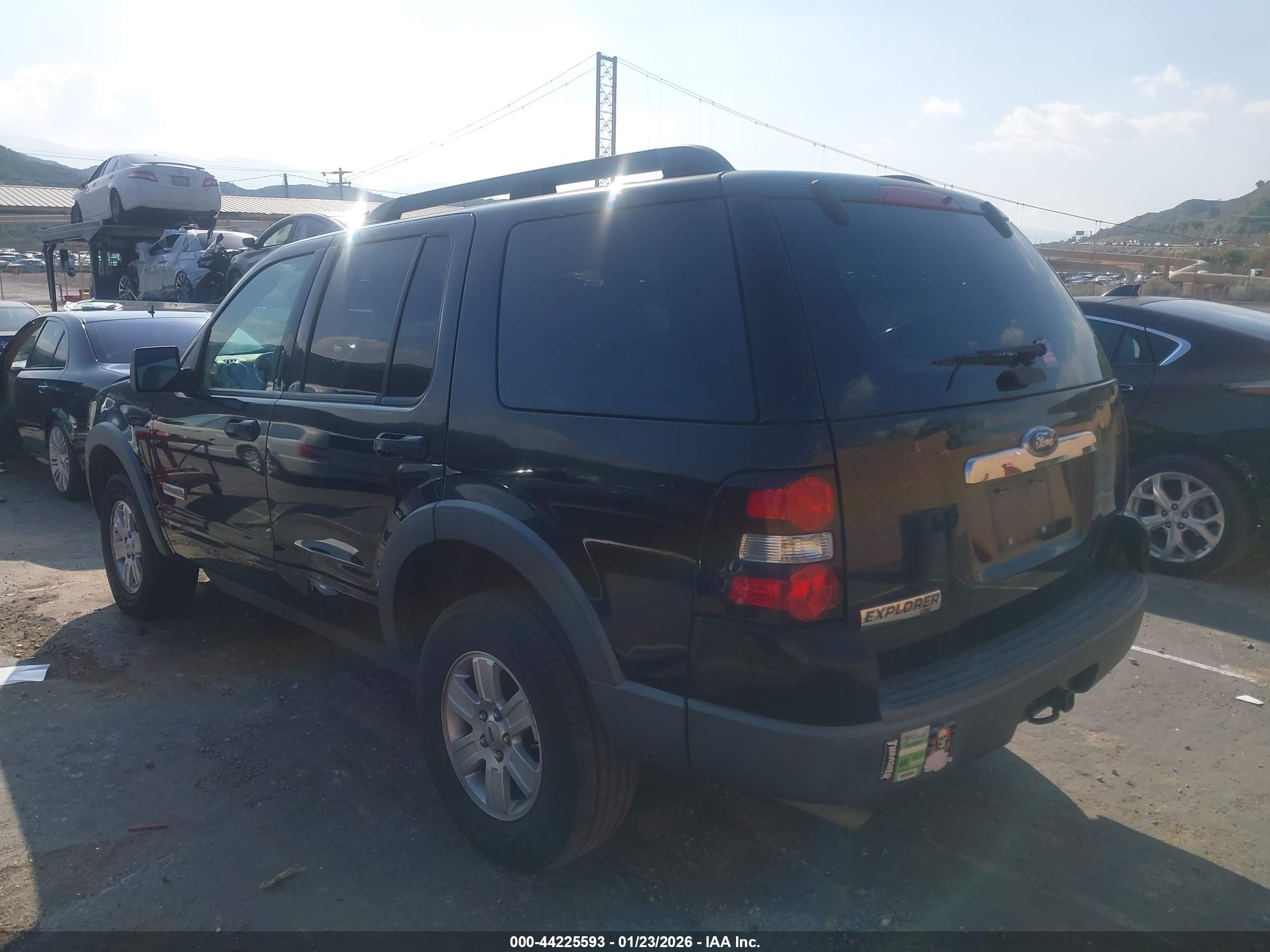 FORD EXPLORER image 3