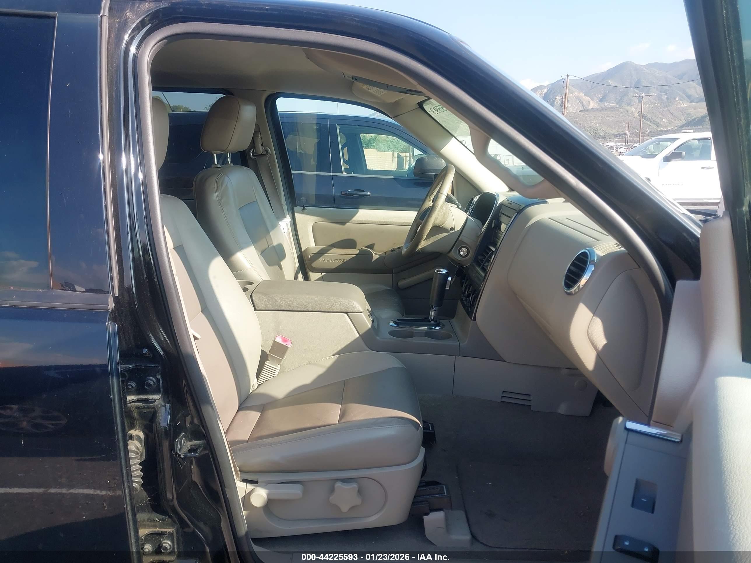 FORD EXPLORER image 5
