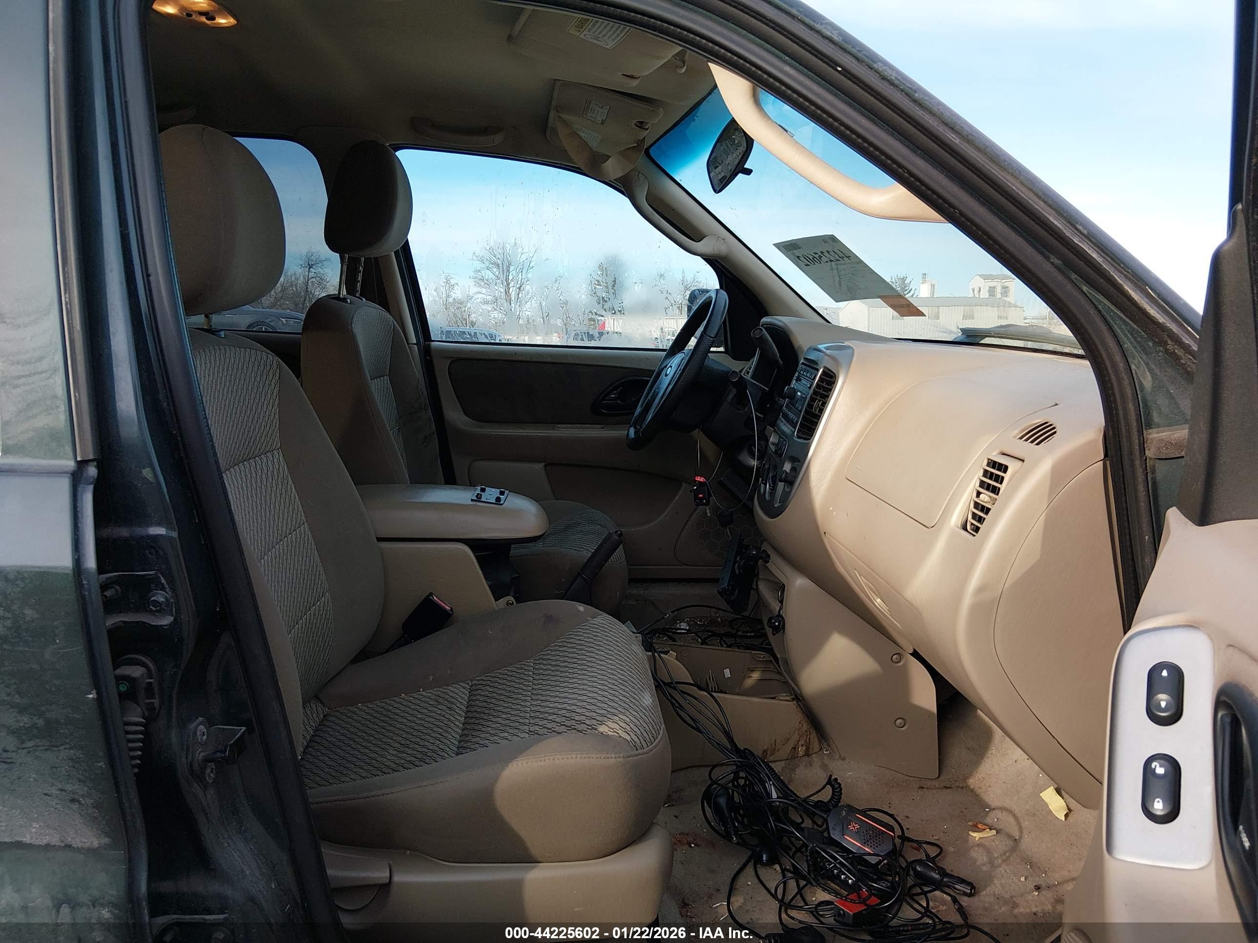 FORD ESCAPE image 5