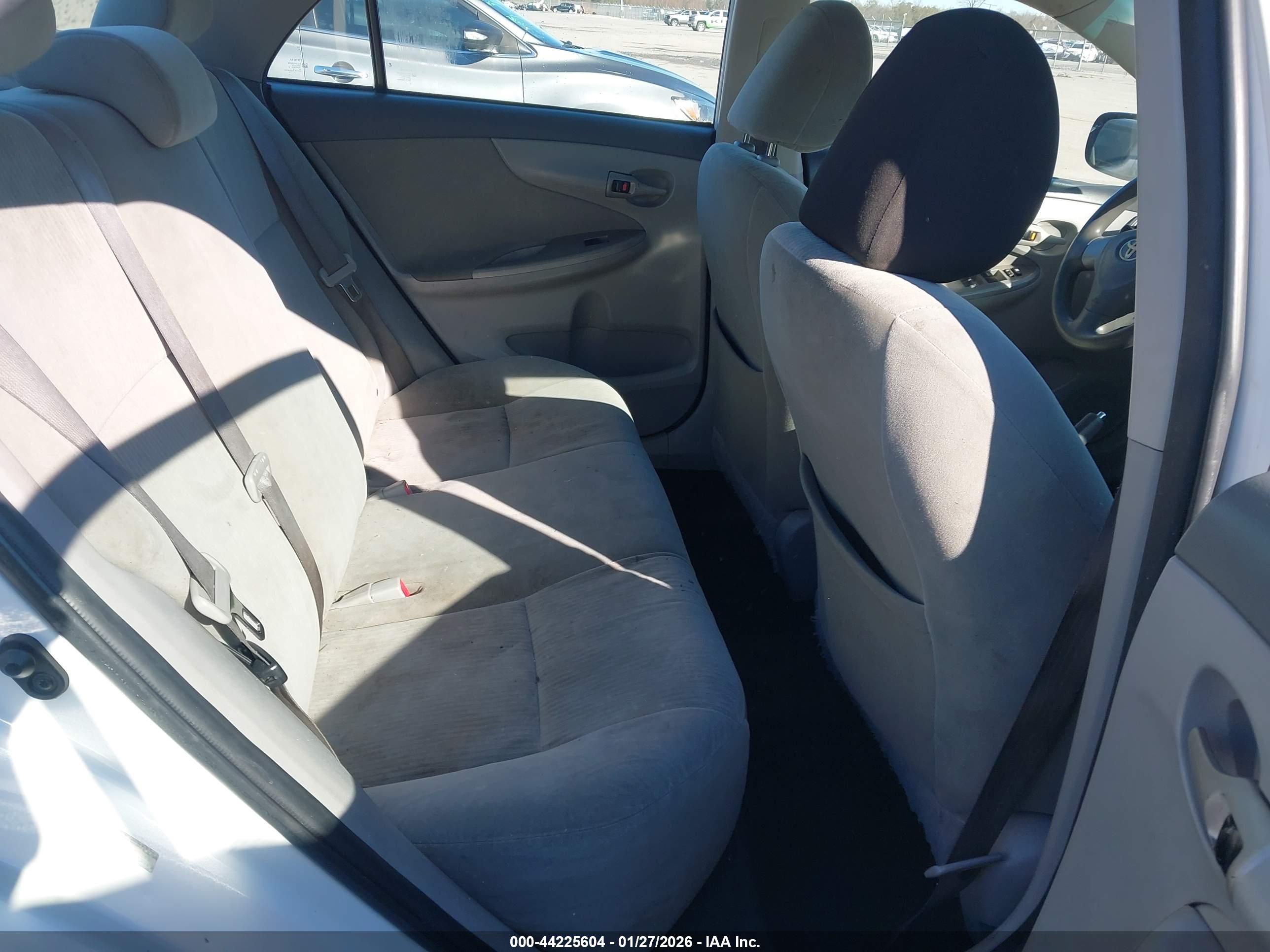 TOYOTA COROLLA image 8