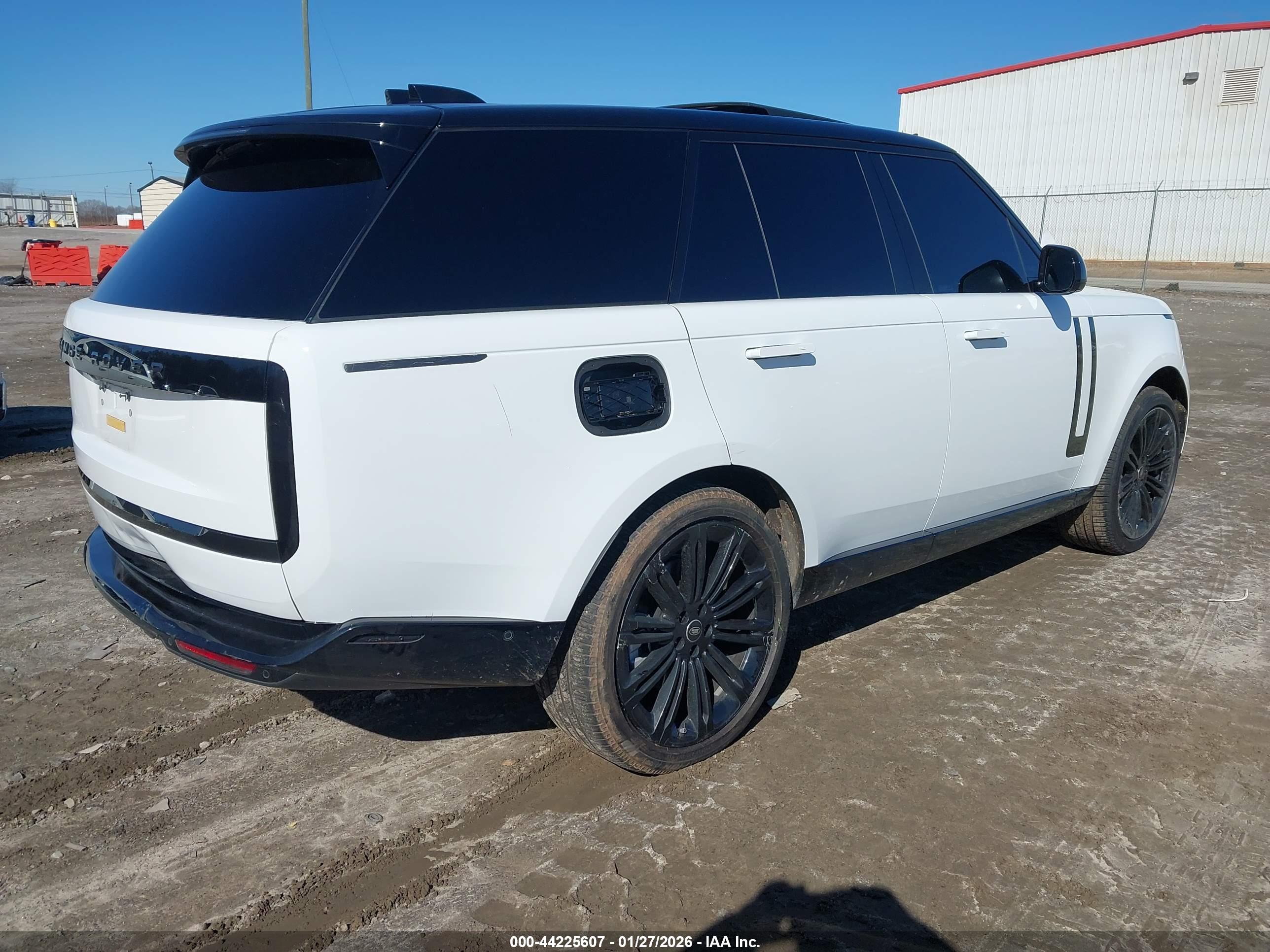 LAND ROVER image 4