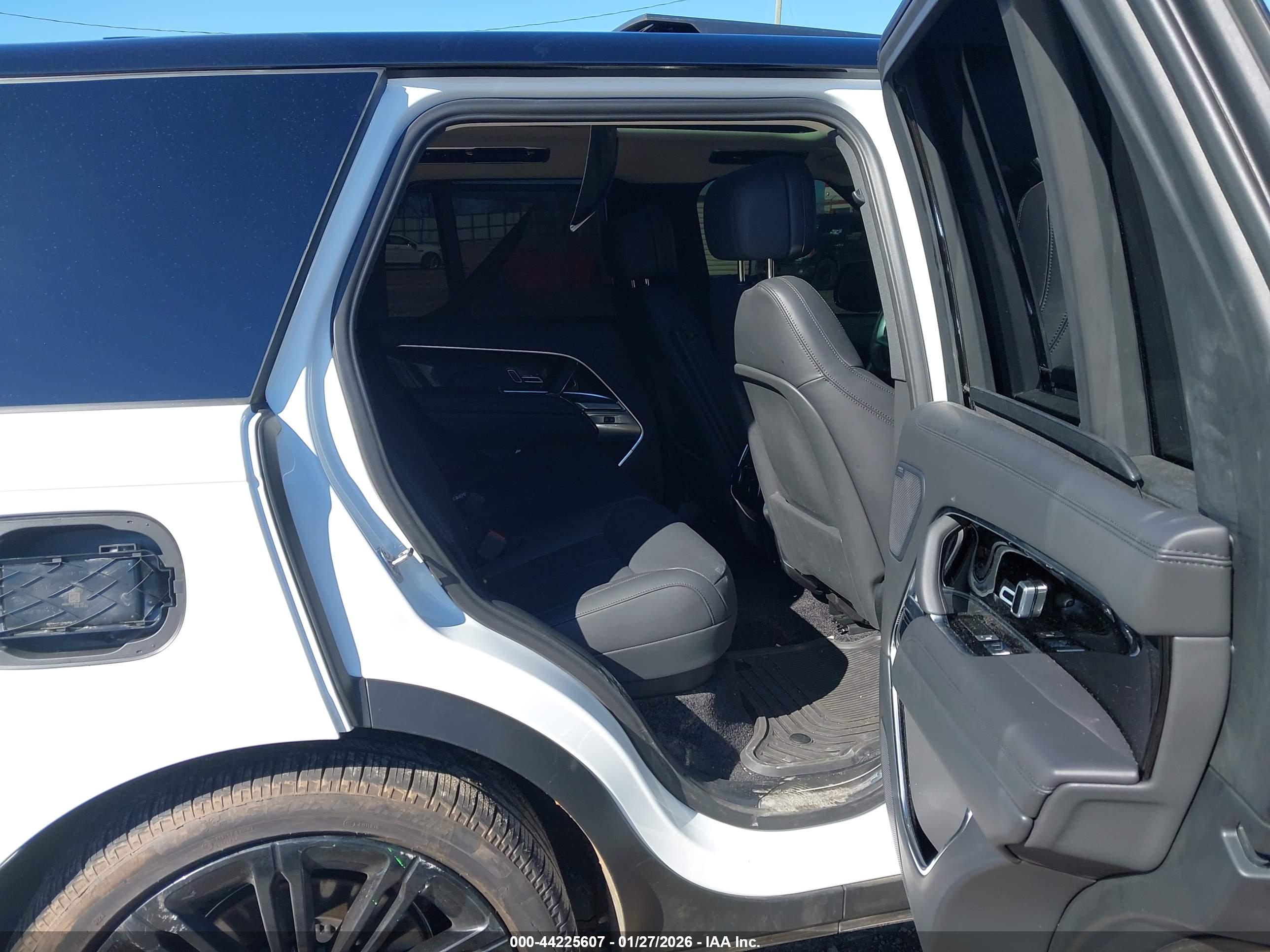 LAND ROVER image 8
