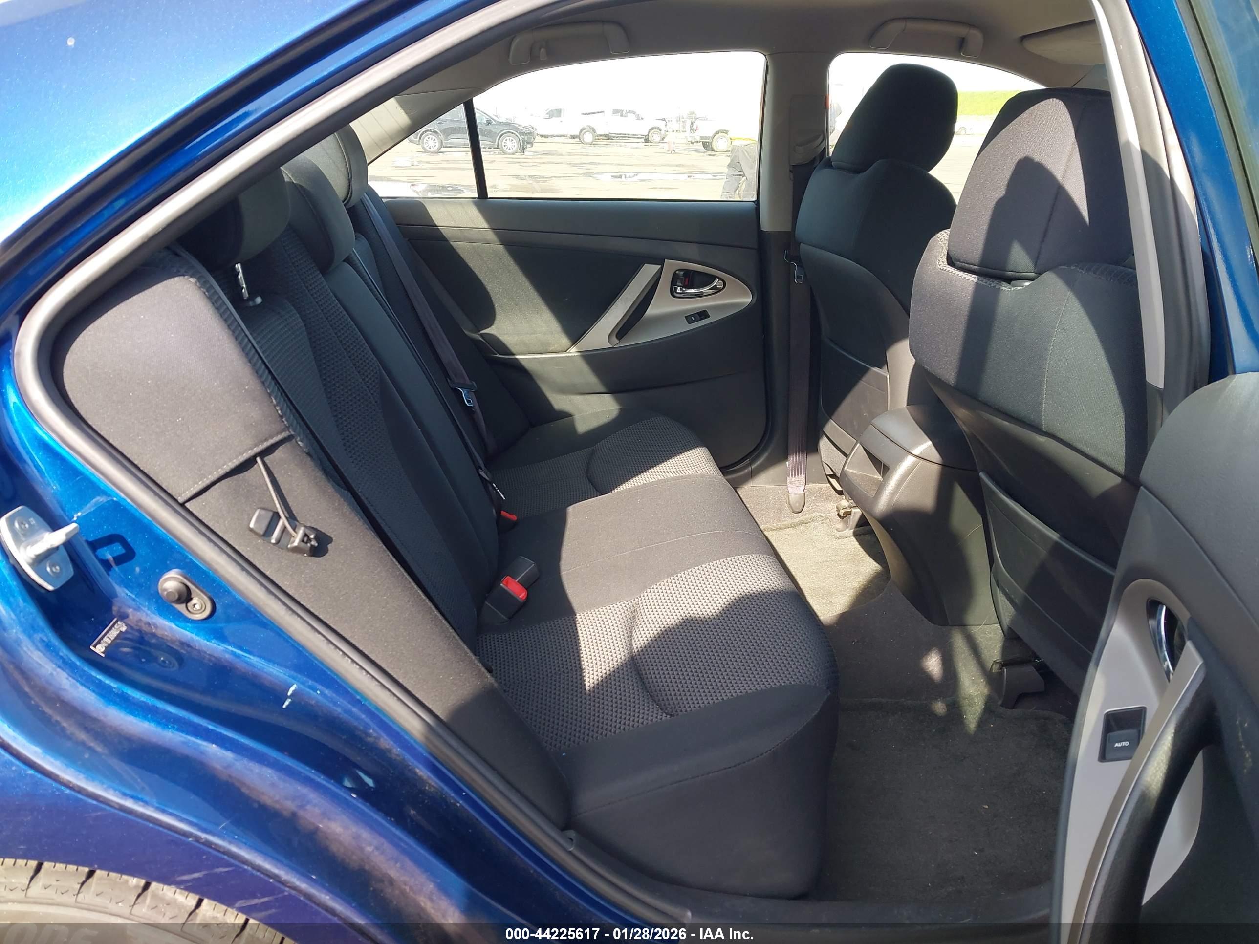 TOYOTA CAMRY image 8