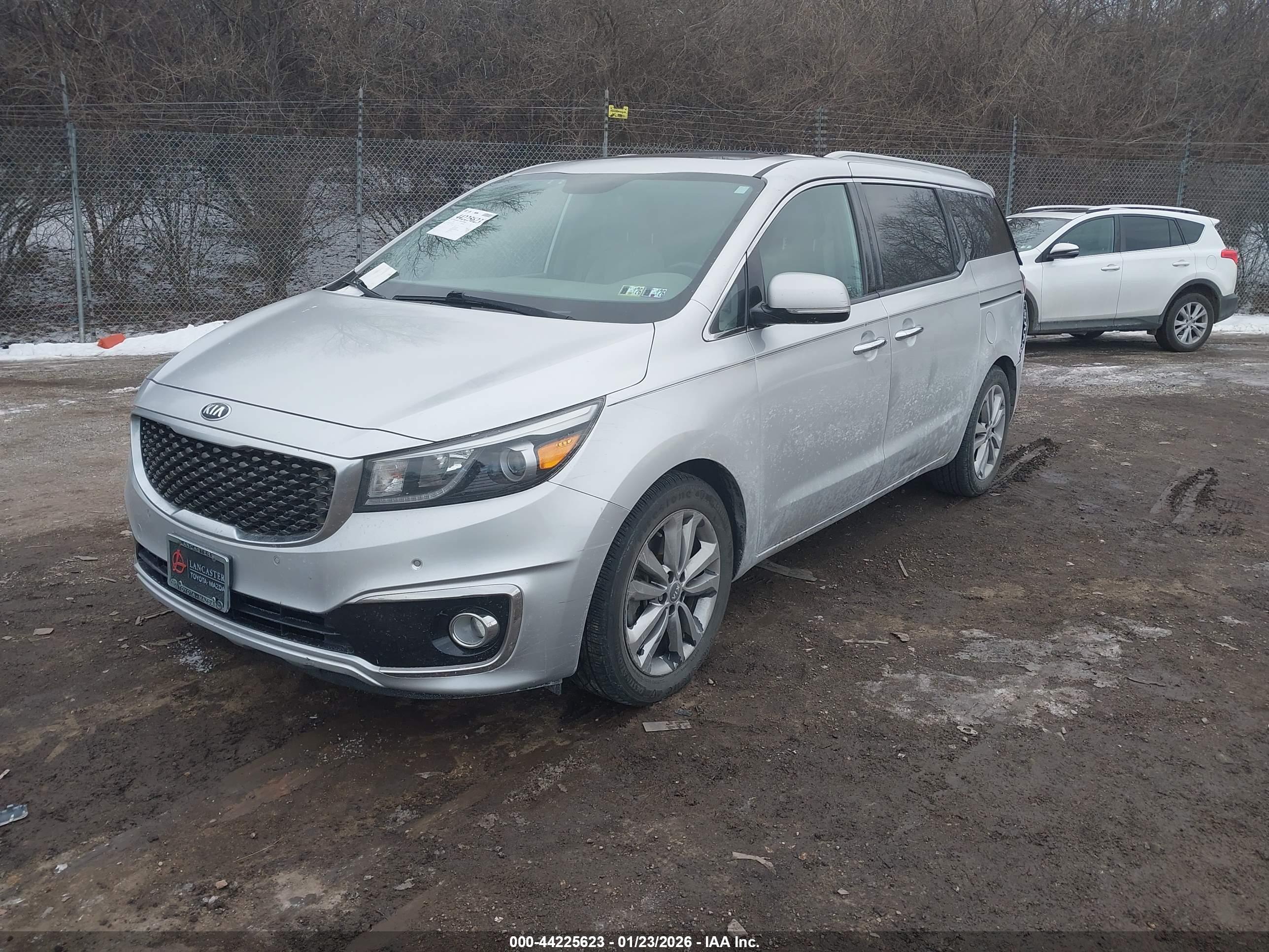 KIA SEDONA image 2
