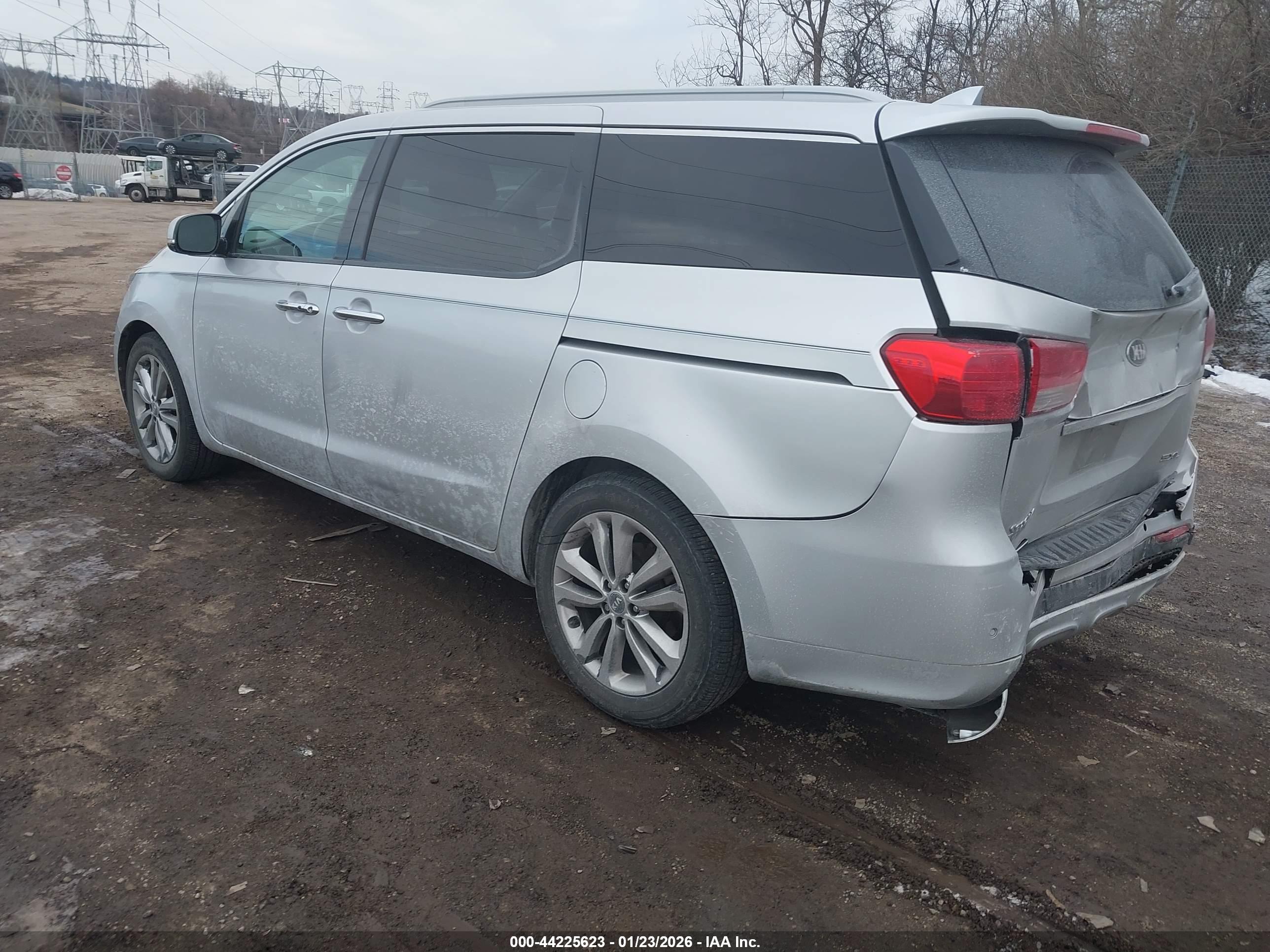 KIA SEDONA image 3