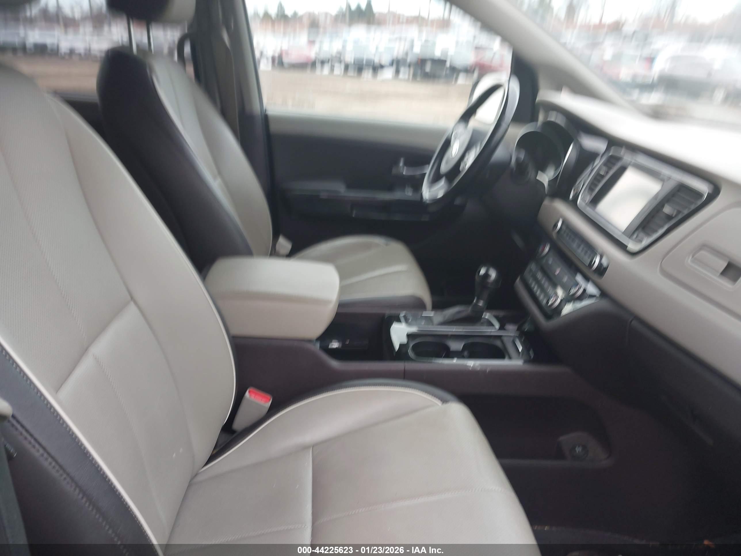 KIA SEDONA image 5