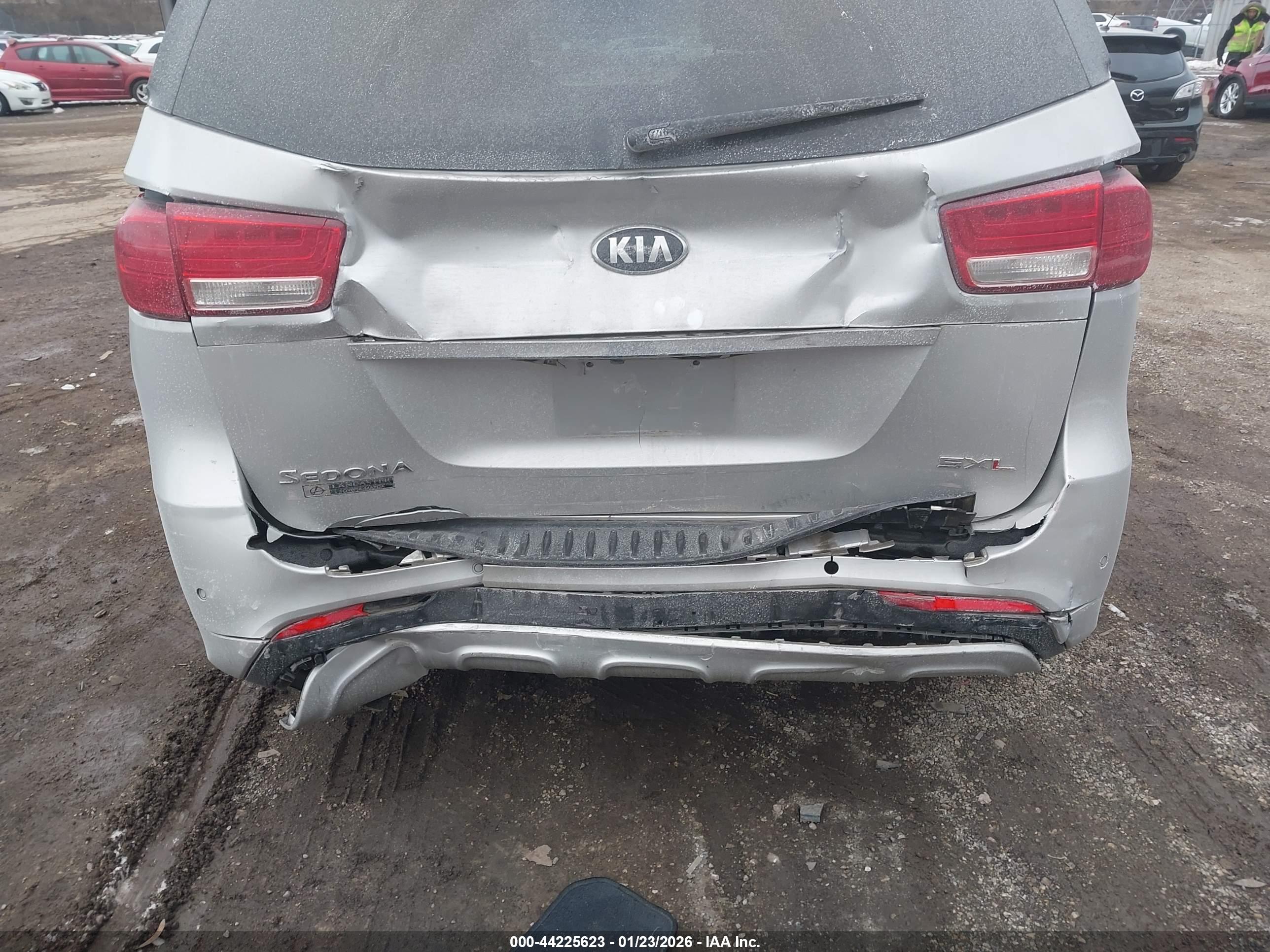 KIA SEDONA image 6
