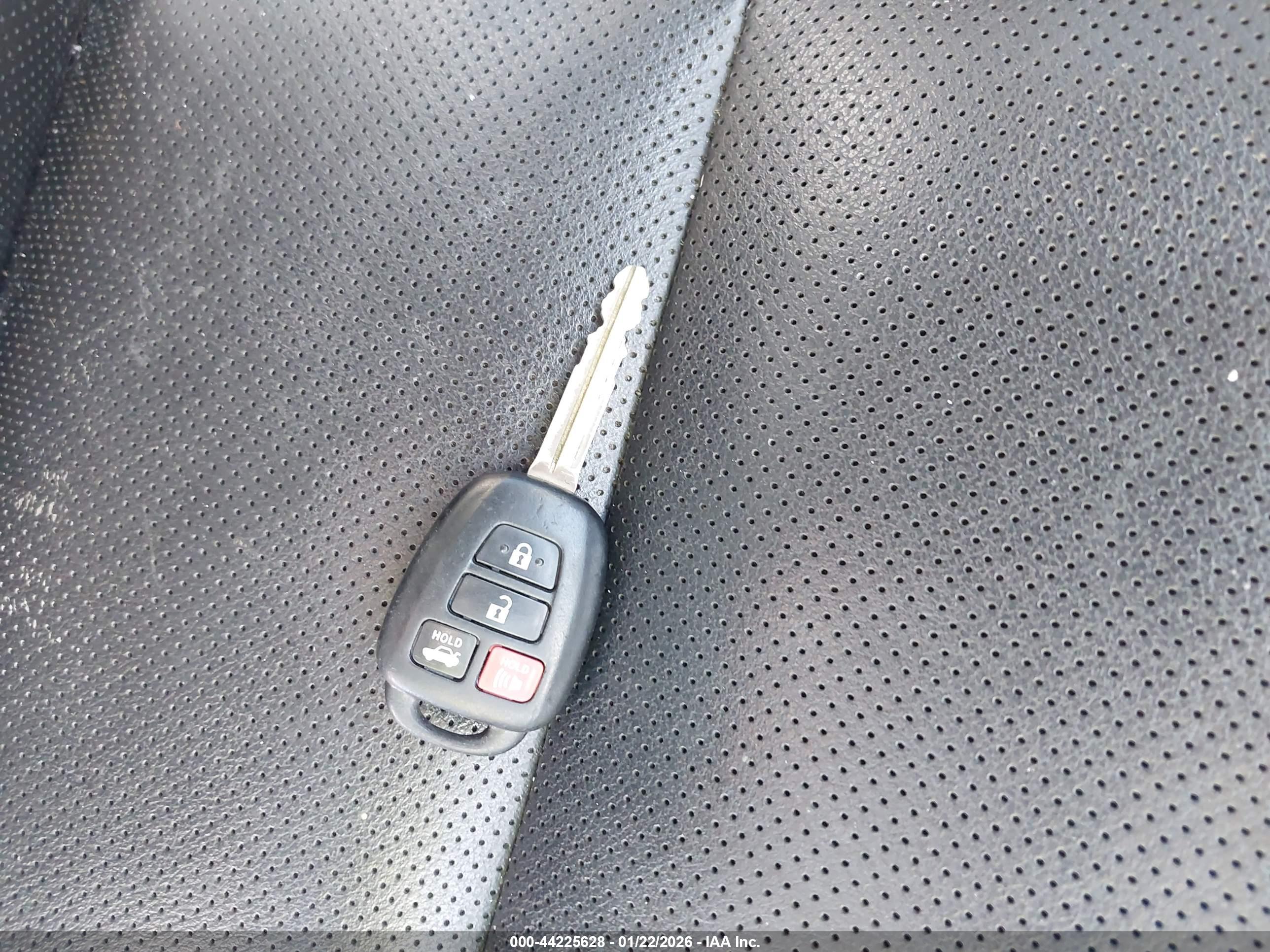 TOYOTA CAMRY image 11