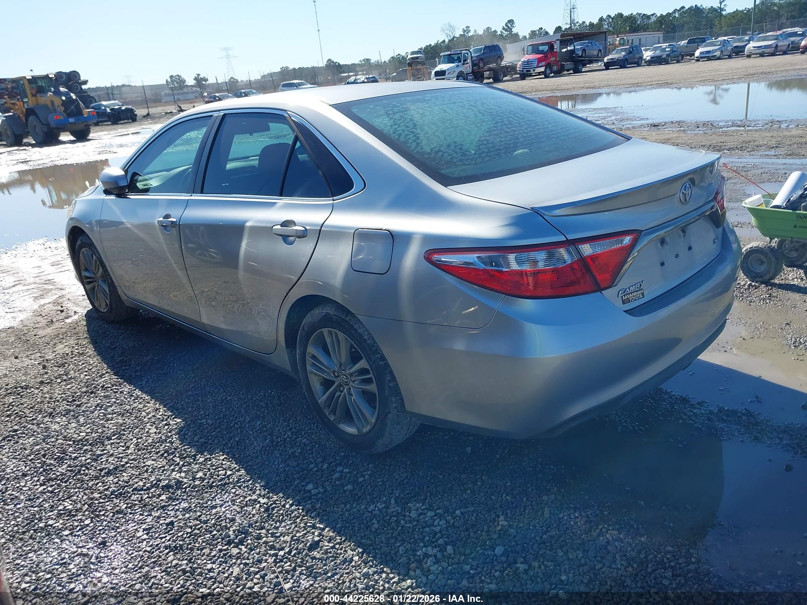 TOYOTA CAMRY image 3