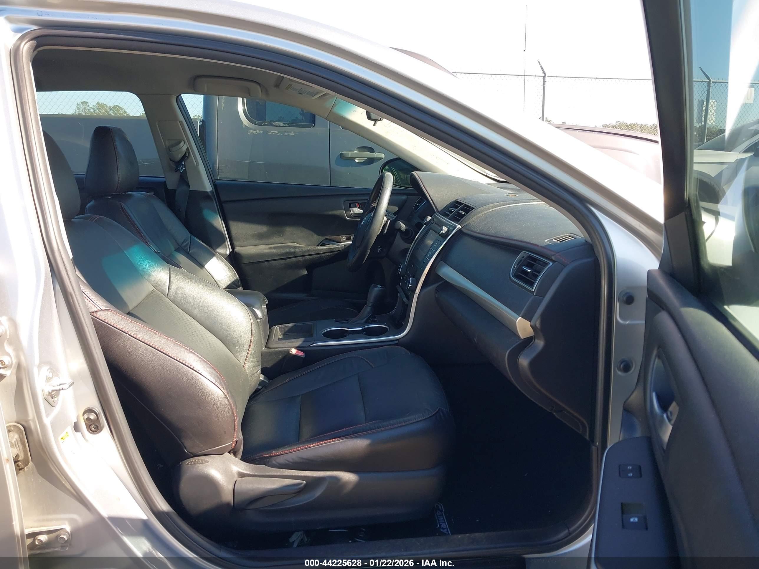 TOYOTA CAMRY image 5
