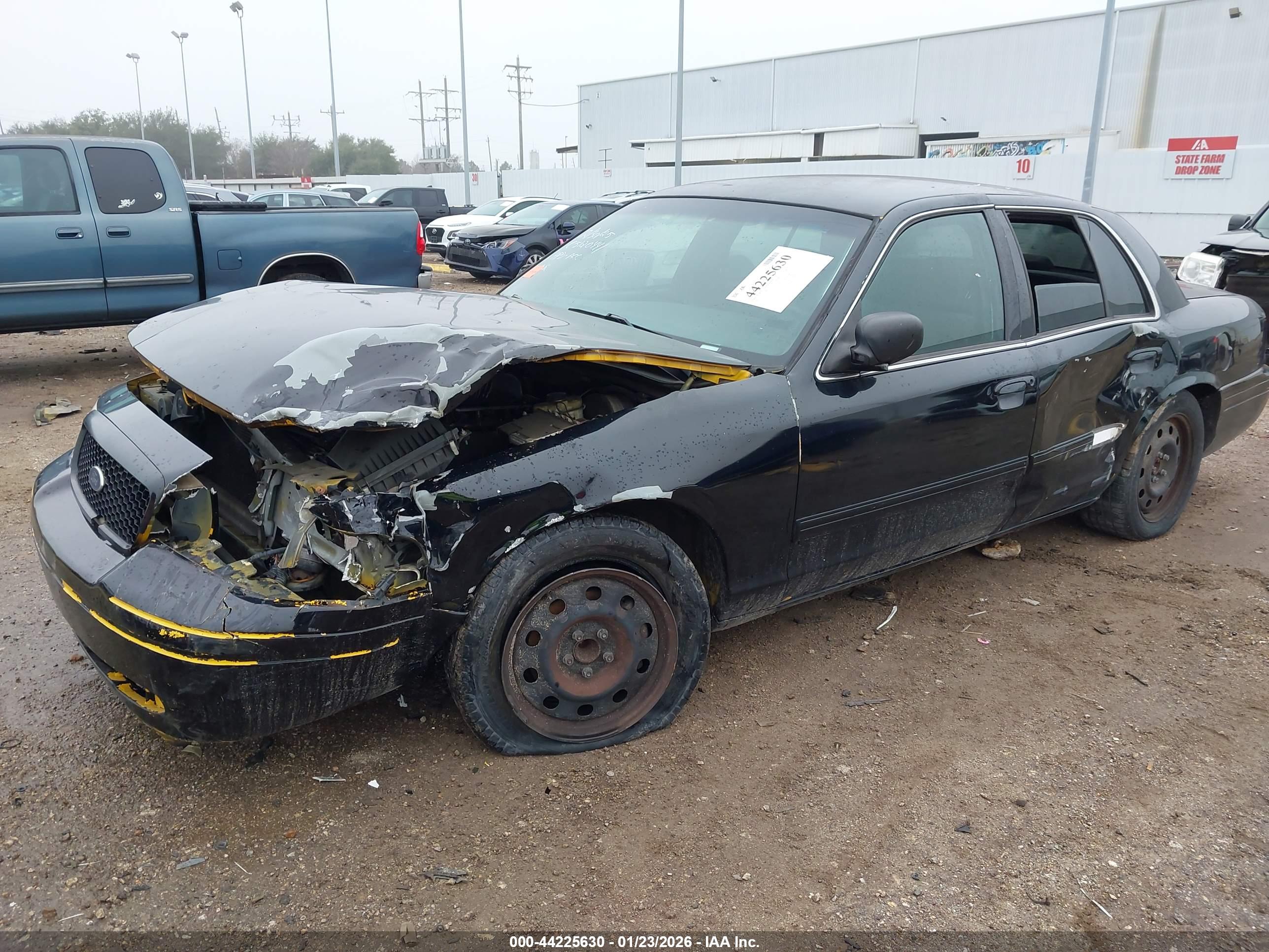 FORD CROWN image 2