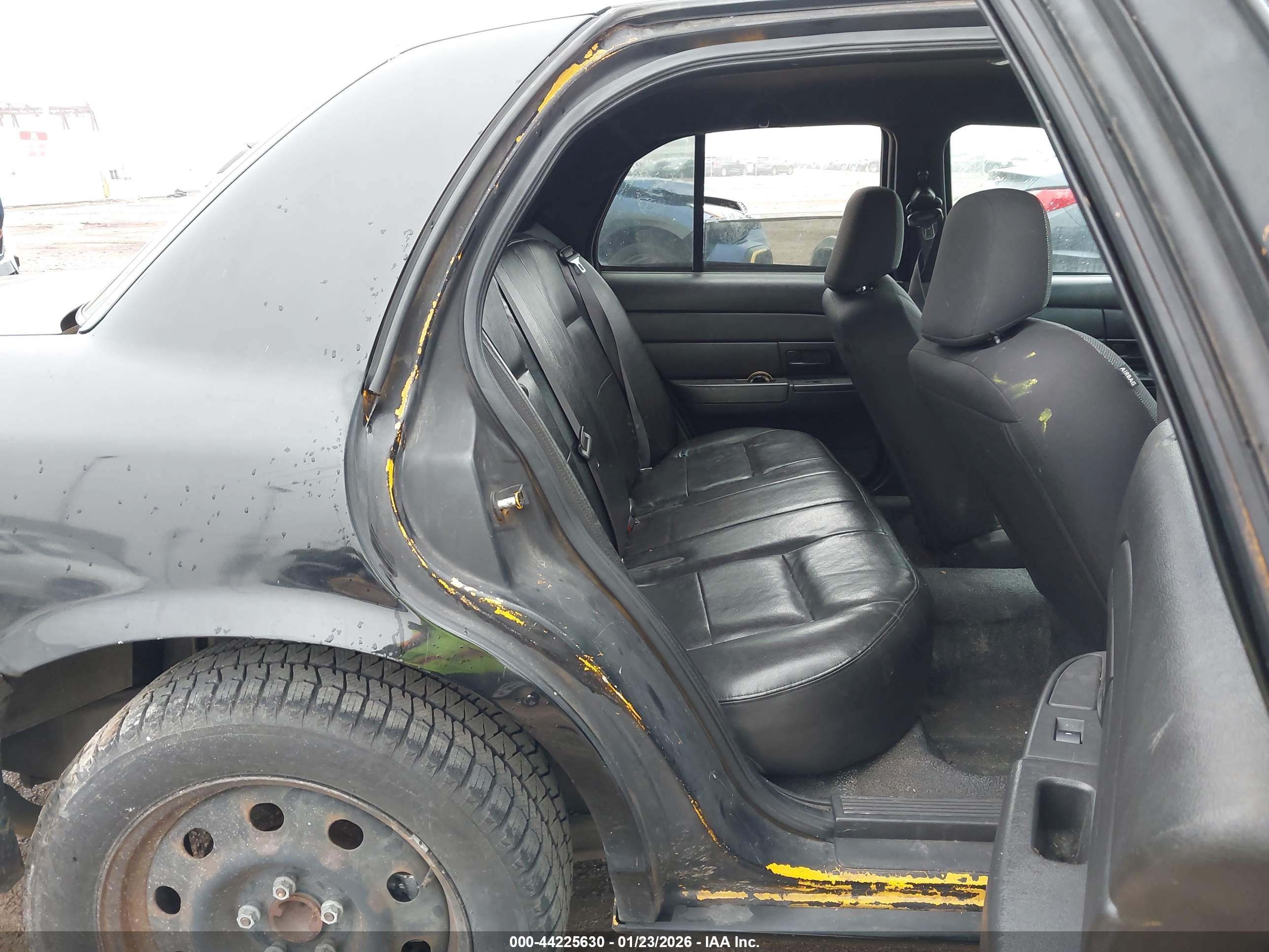 FORD CROWN image 8