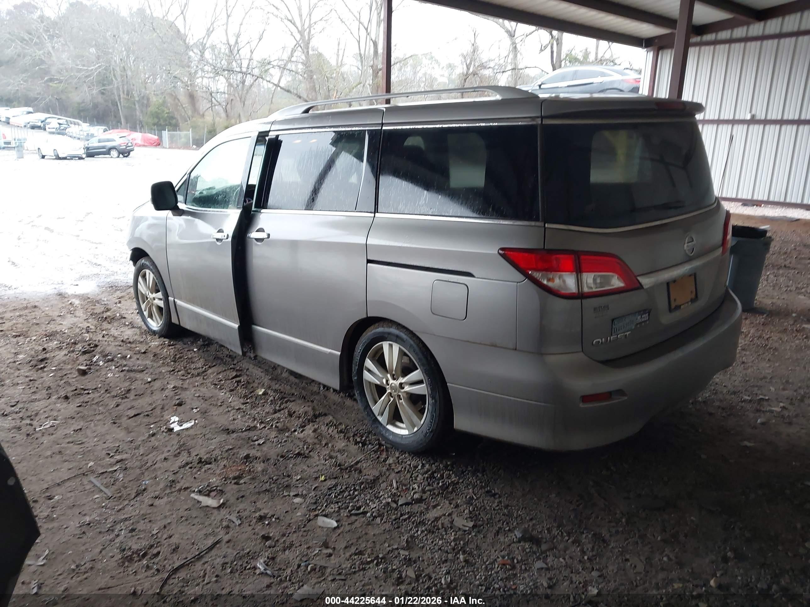 NISSAN QUEST image 3