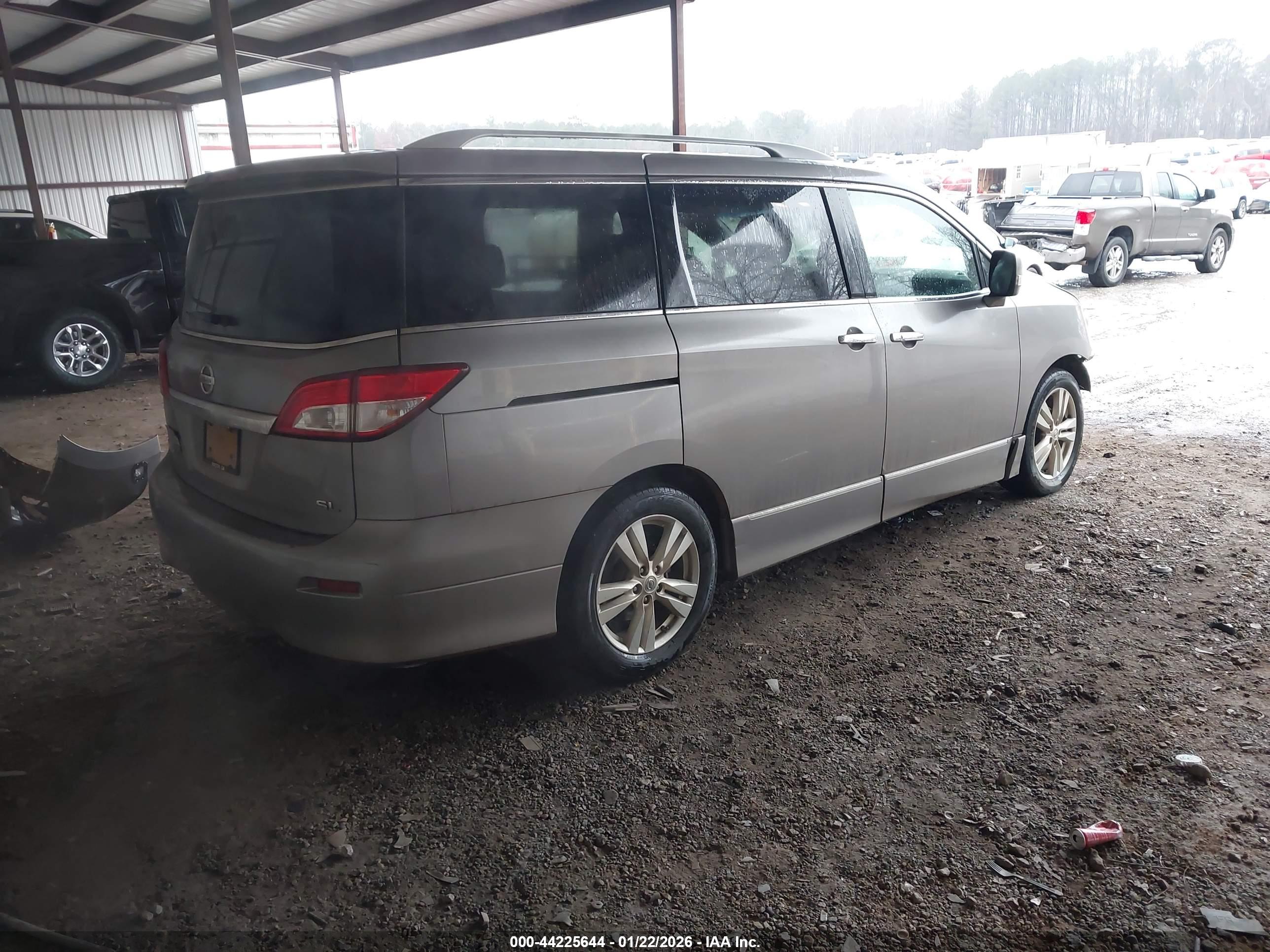 NISSAN QUEST image 4