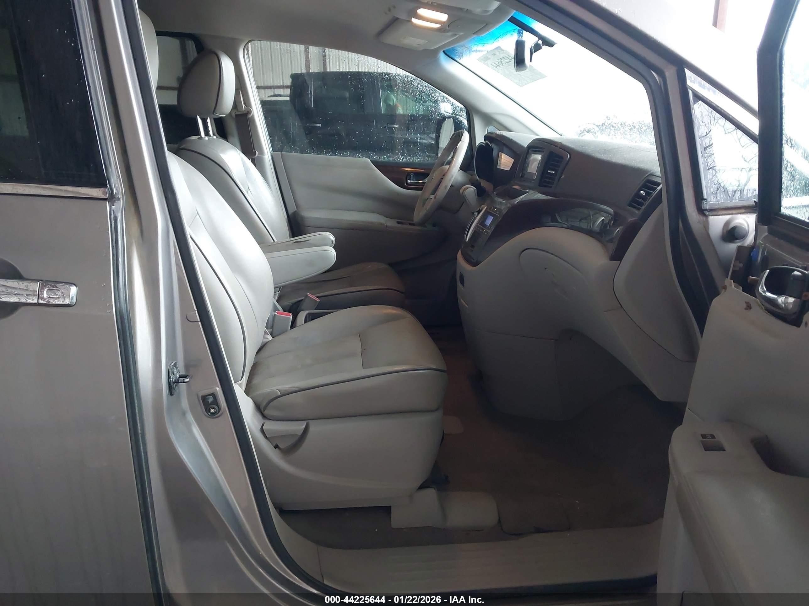 NISSAN QUEST image 5