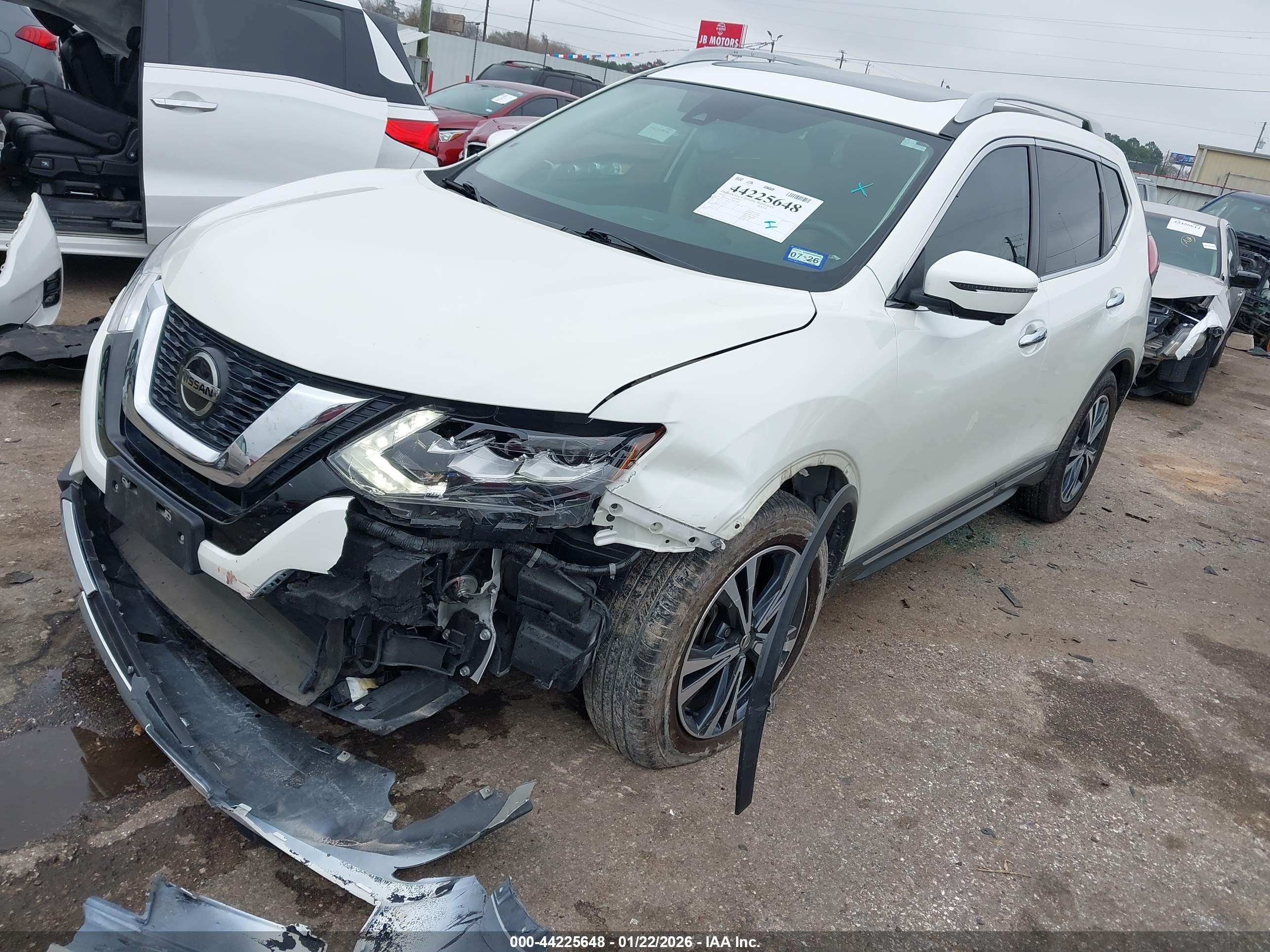 NISSAN ROGUE image 2