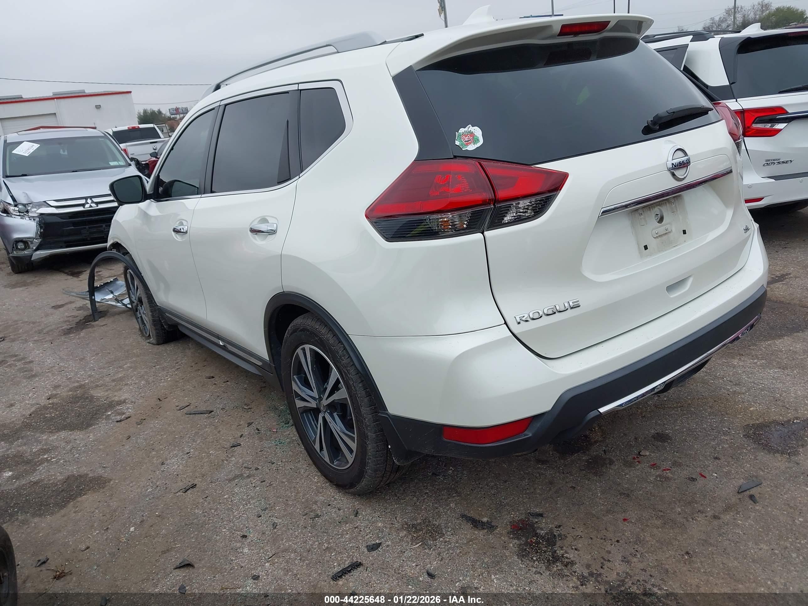 NISSAN ROGUE image 3