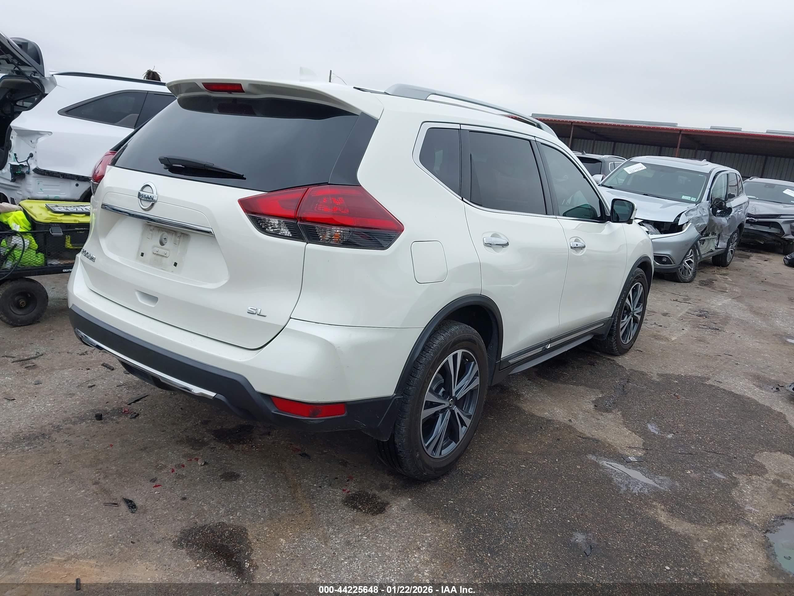 NISSAN ROGUE image 4